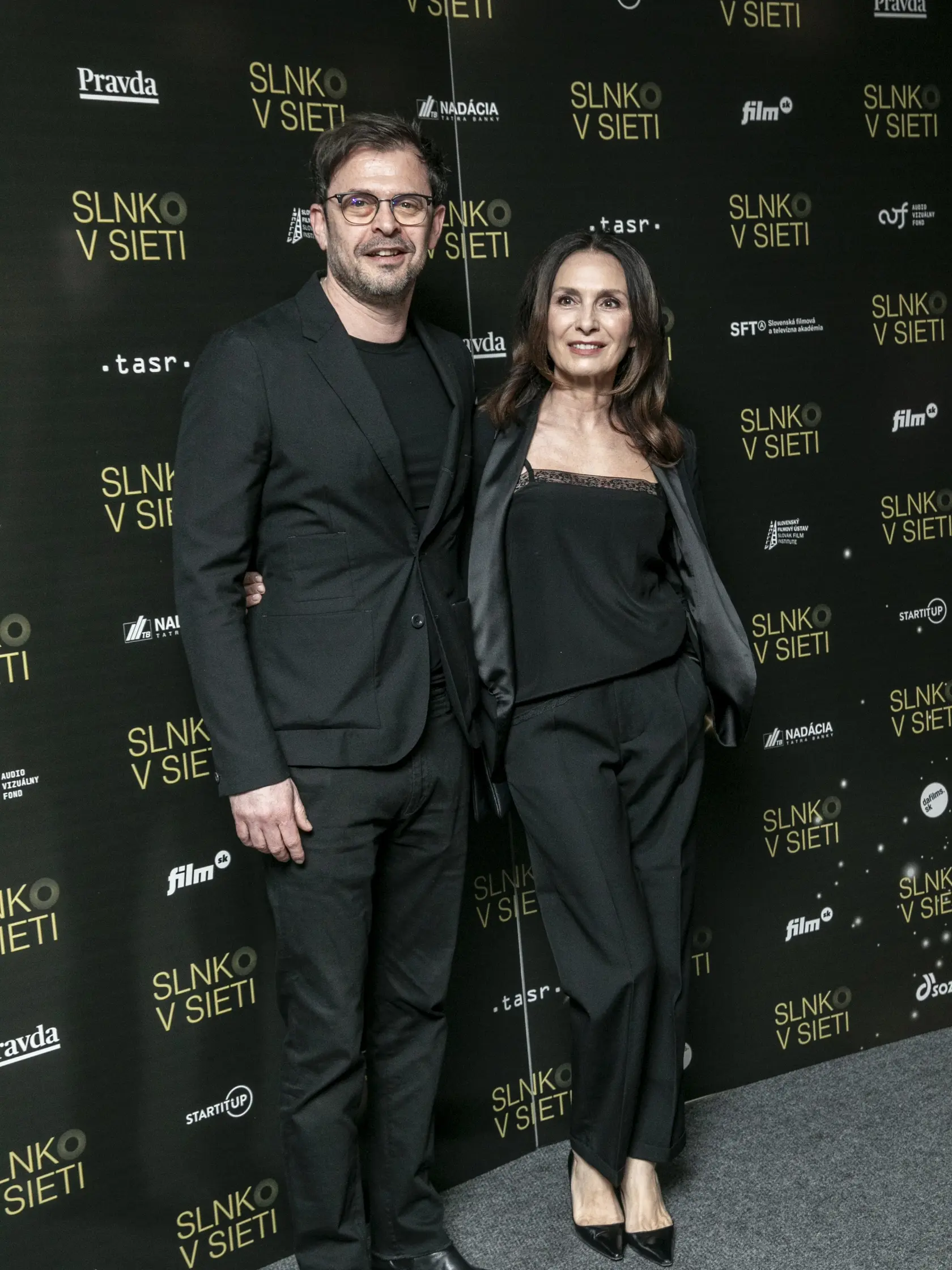  Na snímke je slávnostné odovzdávanie cien Slnko v sieti za rok 2024. Na fotke je slovenský herec Alexander Bárta a  slovenská herečka Henrieta Mičkovicová.