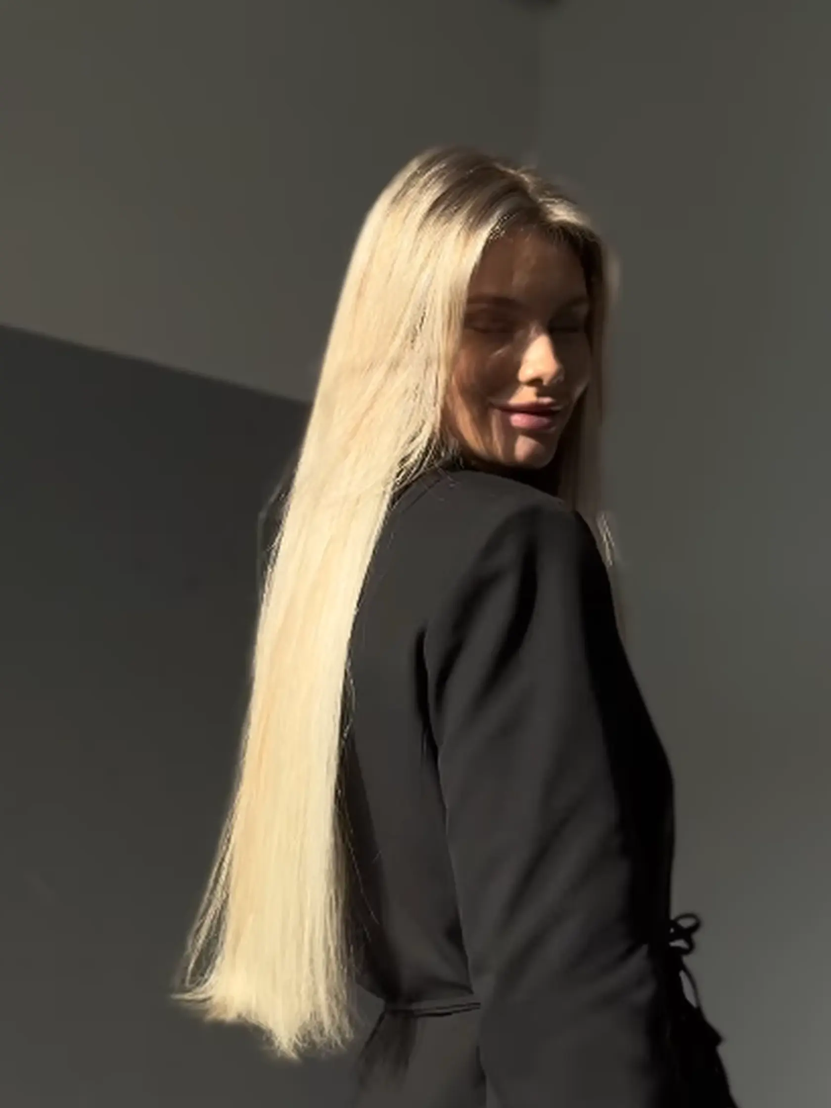 Anička si po šou nechala predĺžiť vlasy.