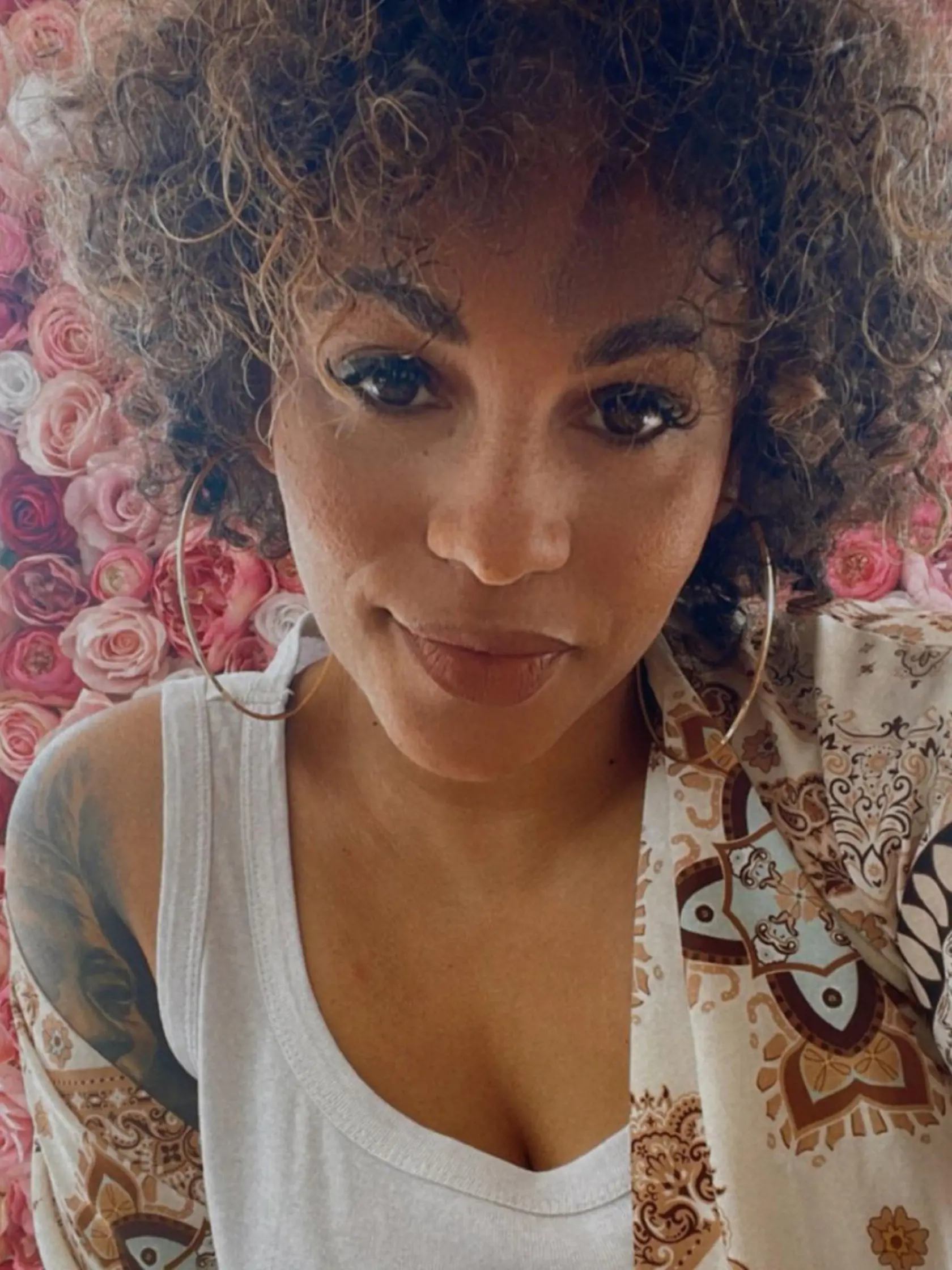 Priznanie kučier Tinu zmenilo na exotickú krásku a la Whitney Houston. No povedzte, nepodobá sa na ňu?