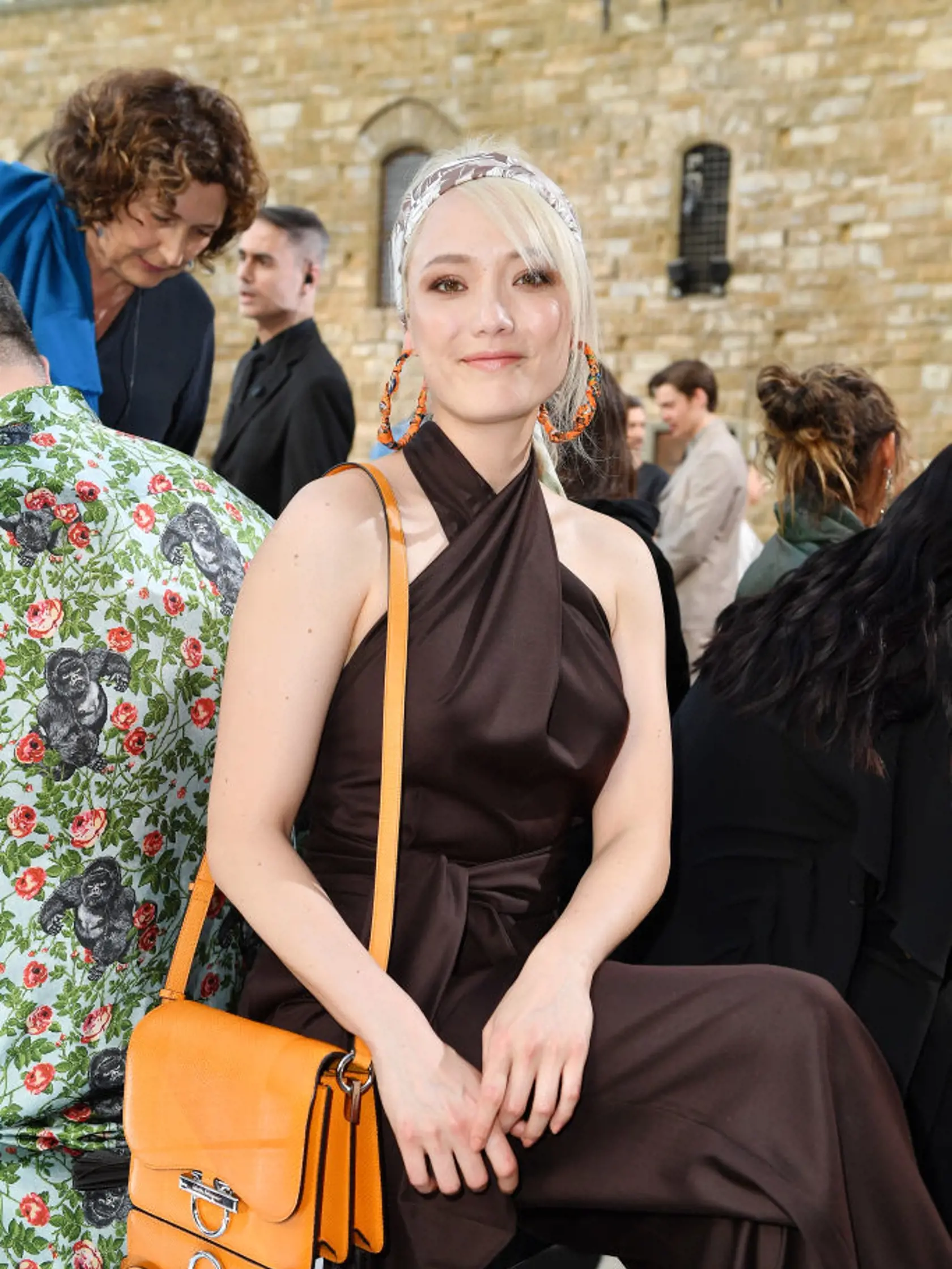Kanadskú herečku Pom Klementieff vychovala otcova sestra s manželom. Otec zomrel, keď mala iba päť rokov, a matka trpela schizofréniou, preto sa o ňu nemohla postarať.

