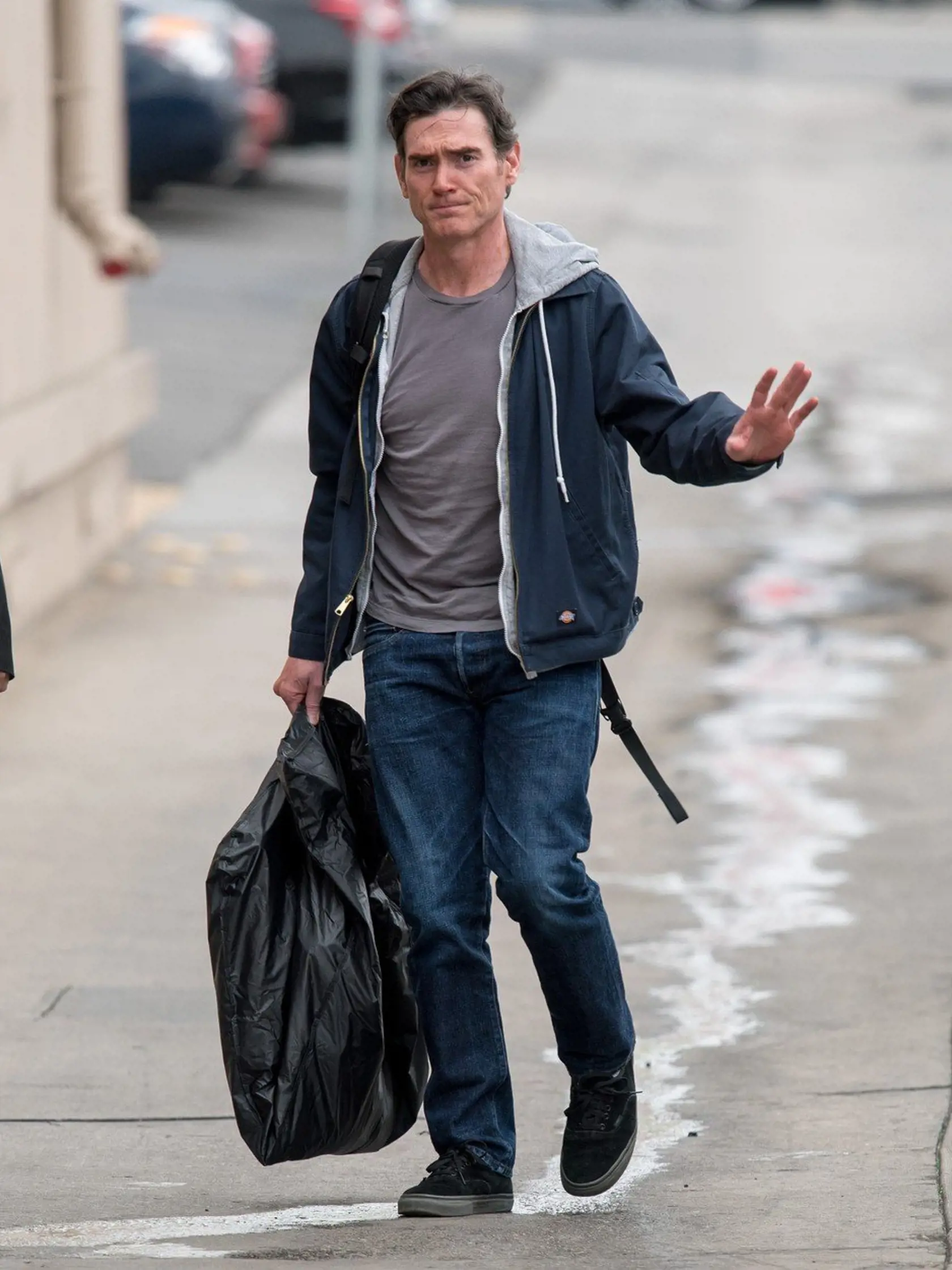 Billy Crudup (49) po šesťročnom vzťahu opustil tehotnú partnerku Mary-Louise Parkerovú kvôli Claire Danesovej, ktorá mala vtedy 24. Claire si však robila márne nádeje, nakoniec sa ani s ňou neoženil.

