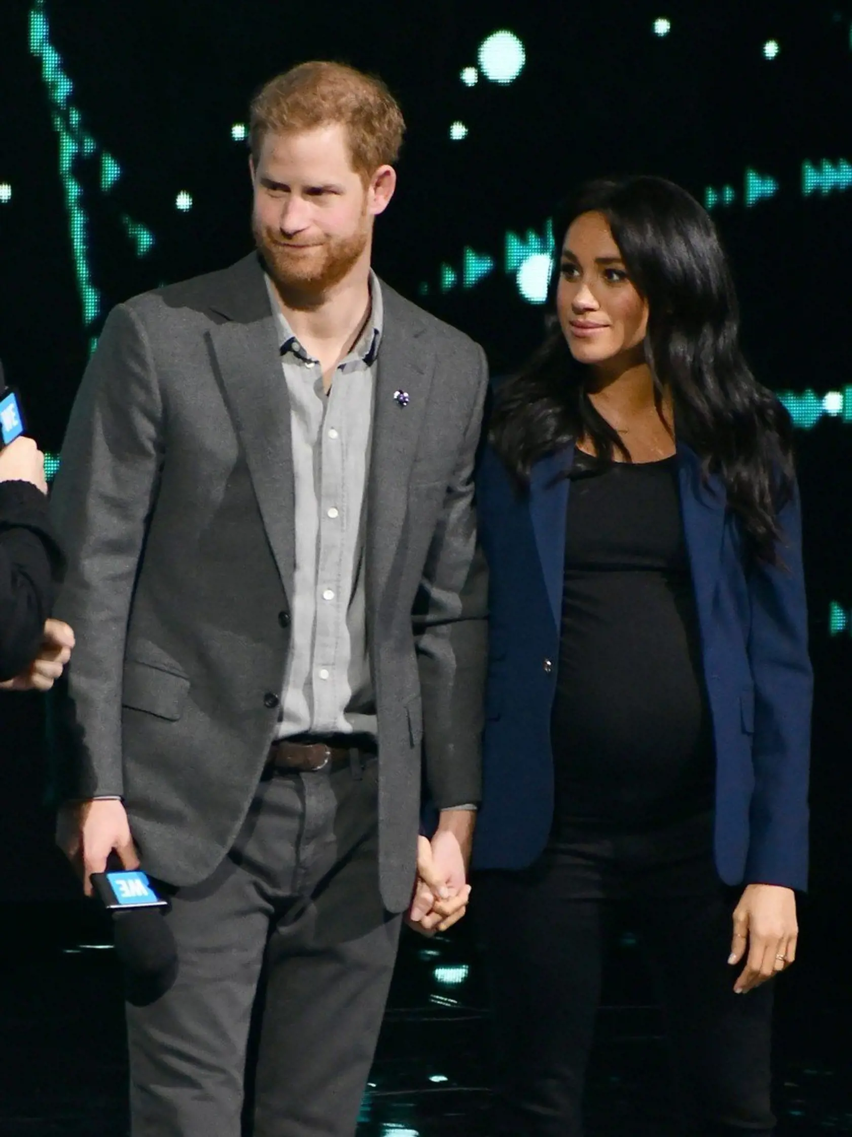 Spomedzi zástupu žien, ktoré mu dvorili, to vyhrala americká herečka Meghan Markle.