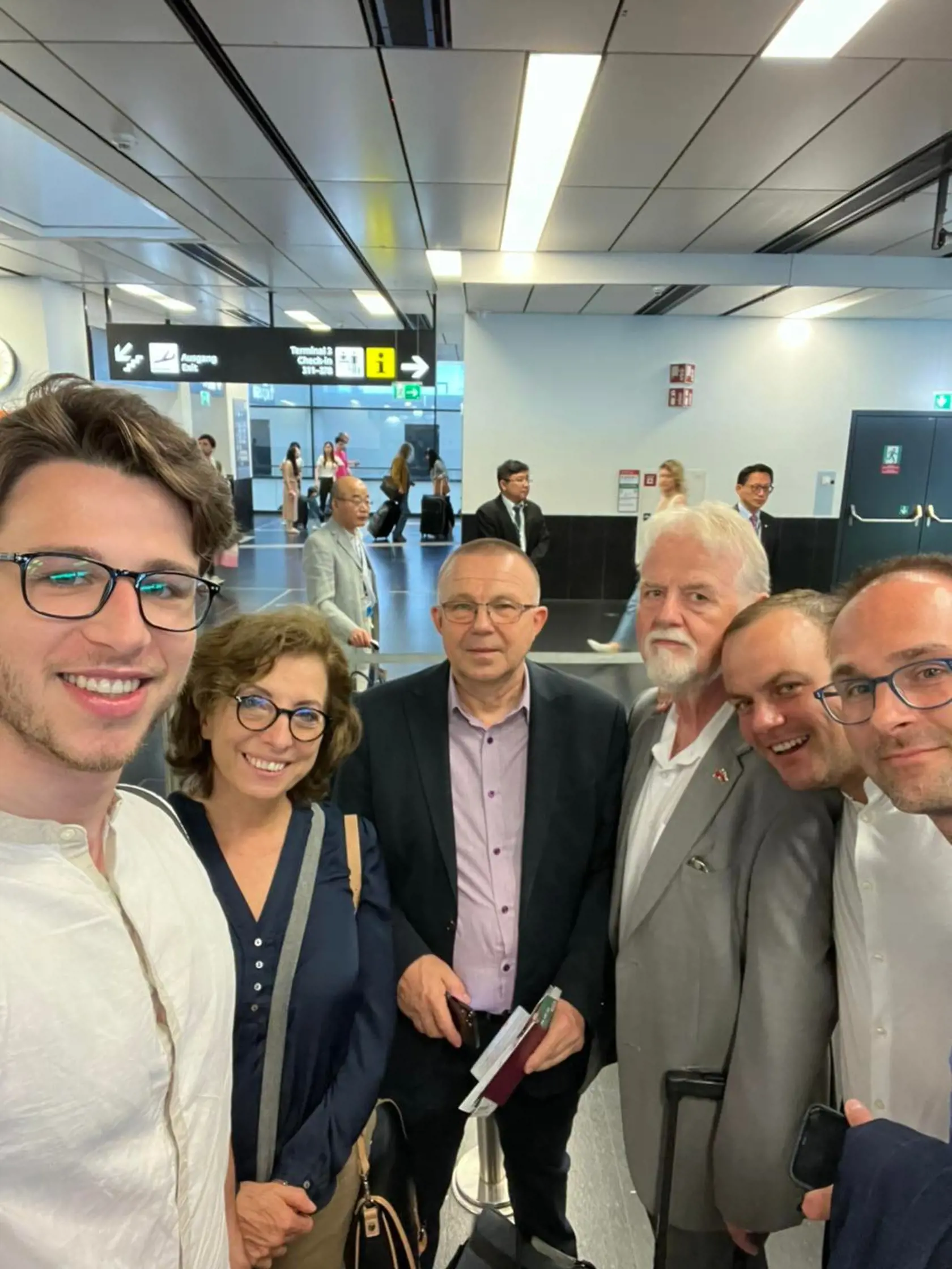 Parlamentná delegácia pred cestou na návštevu Taiwanu. Zľava Andrej Stančík, Anna Zemanová, Milan Laurenčík, Peter Osuský, Miroslav Žiak, Tomáš Lehotský.