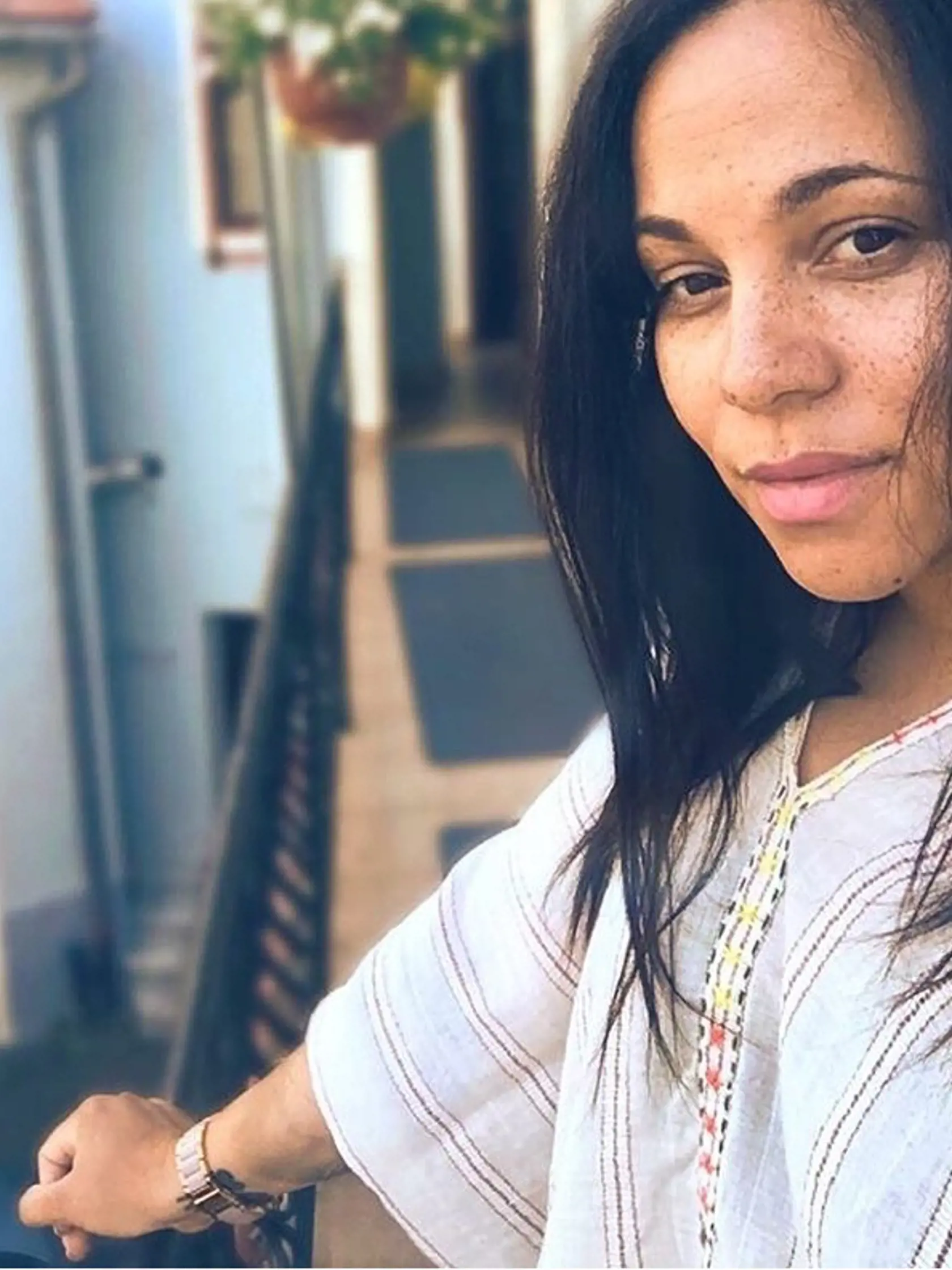 „Som PRESVEDČENÁ, že iba naša vlastná skúsenosť je tak cenná, že sa nám zapíše pod kožu,“ napísala Tina na instagrame. „Ďakujem, že môžem robiť chyby. Aj so slobodnou vôľou je to zjavne inak, ako sme si vysvetľovali.“