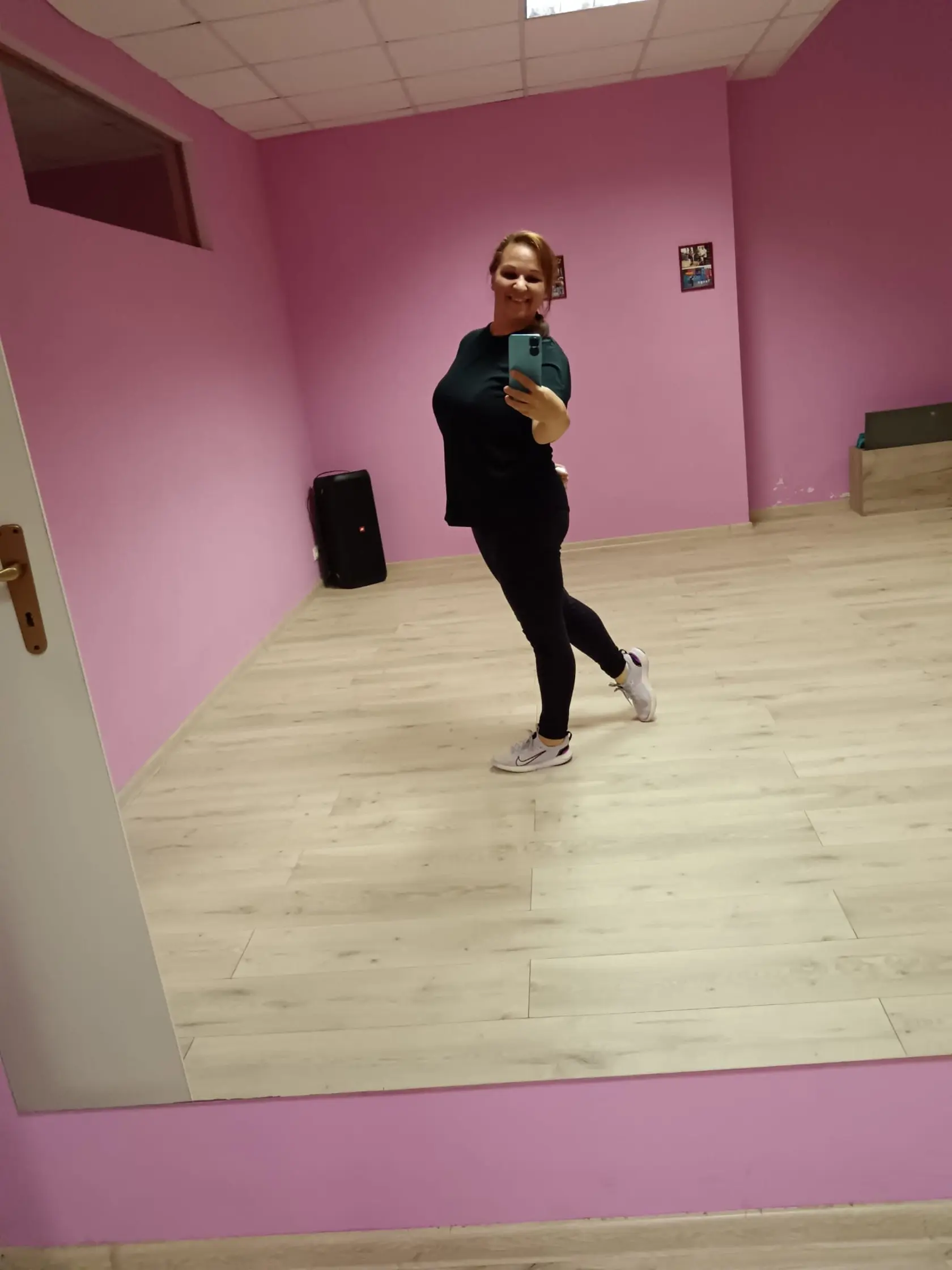 Na jeseň som začala chodiť na brazílsky zouk - tanec, ktorý ma chytil za srdce a chodím každý pondelok a štvrtok dodnes. Bolo to niečo nové a zábavné, presne také, aké som vtedy potrebovala... 