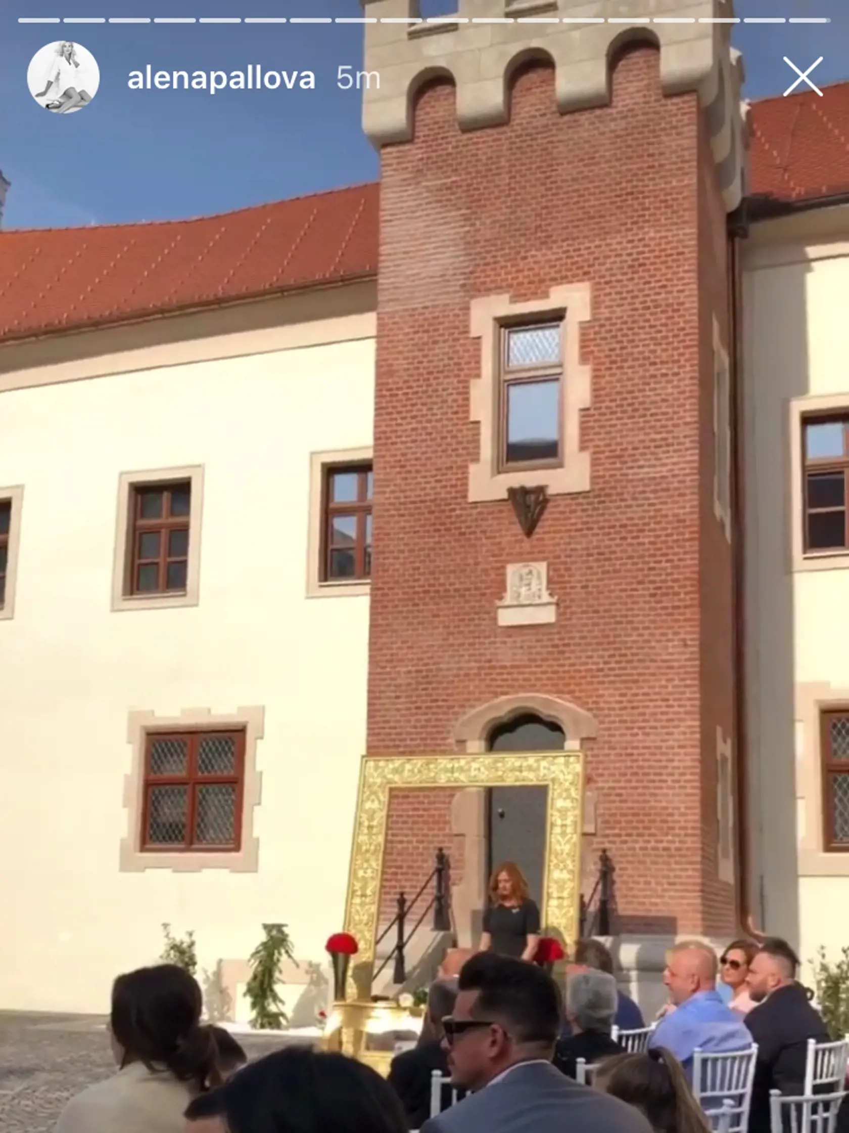 Pallová porušila pravidlá mladomanželov a zverejnila zábery z areálu tesne pred obradom.