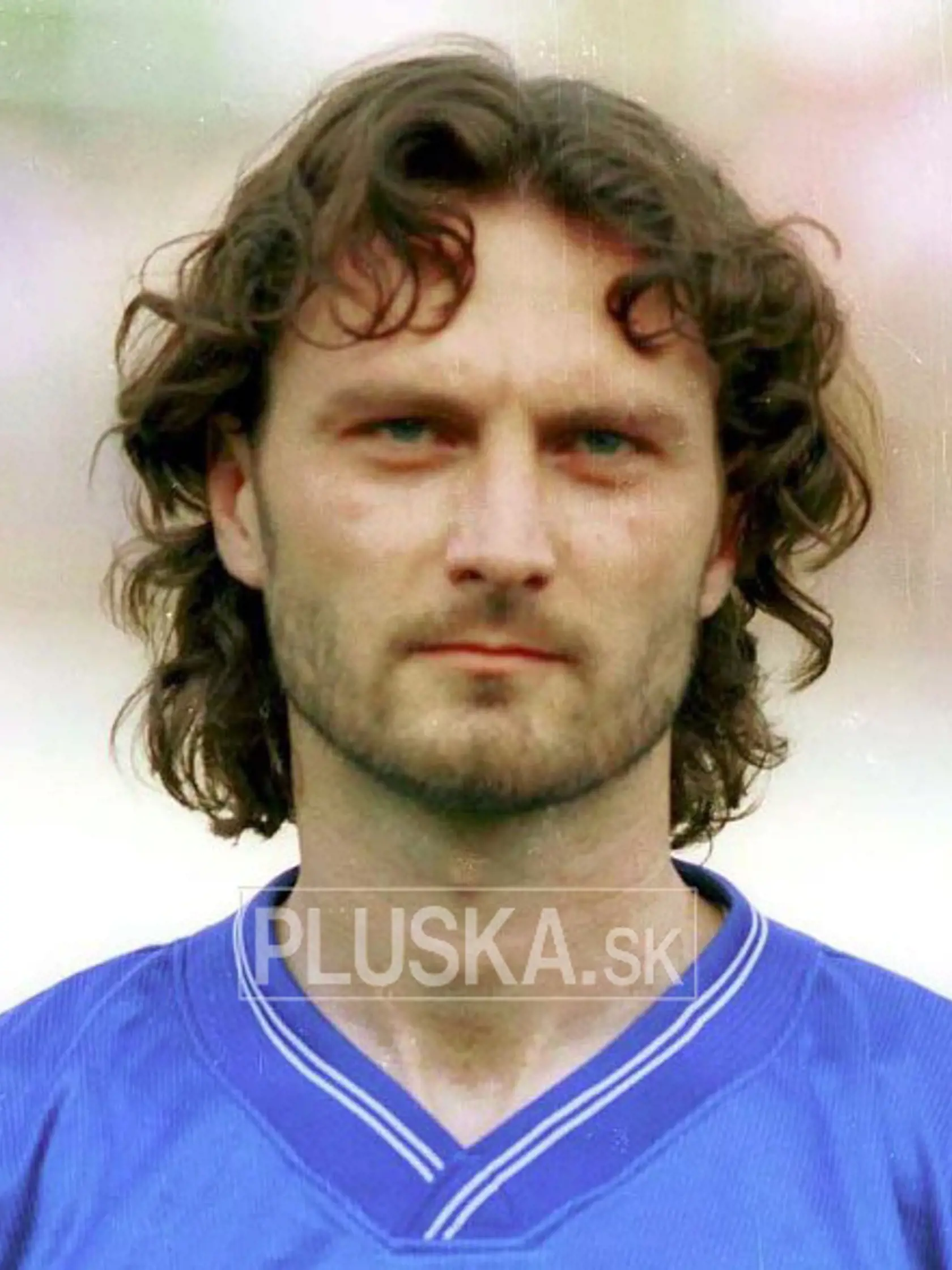 POSLEDNÁ FOTKA:
S takouto frizúrou
odohral posledný
reprezentačný
zápas v roku
2000.