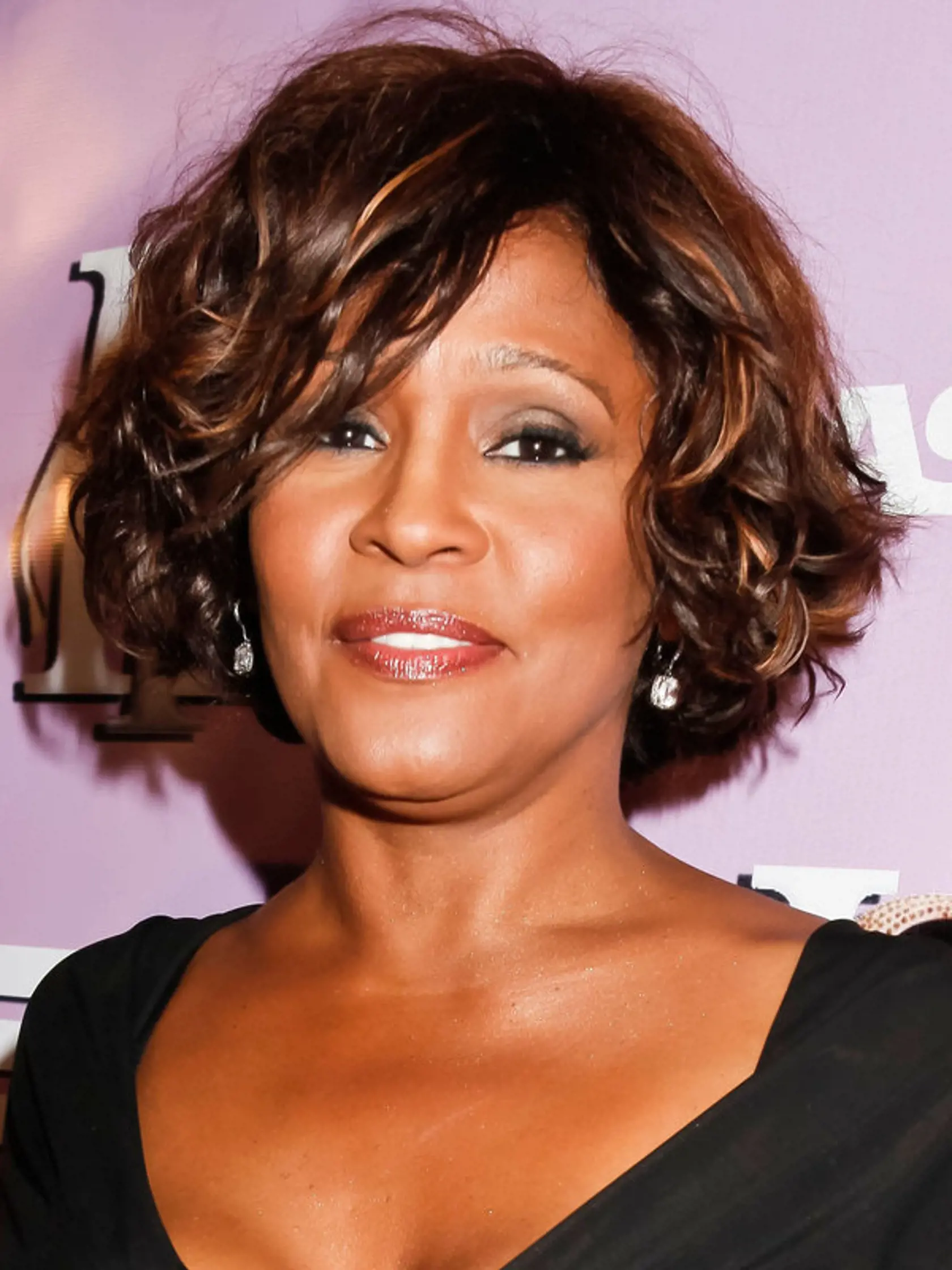 Whitney Houston prežila viacero potratov, jeden dokonca počas nakrúcania filmu Bodyguard. Už rok nato sa jej však narodila dcéra Bobby Kristina. 