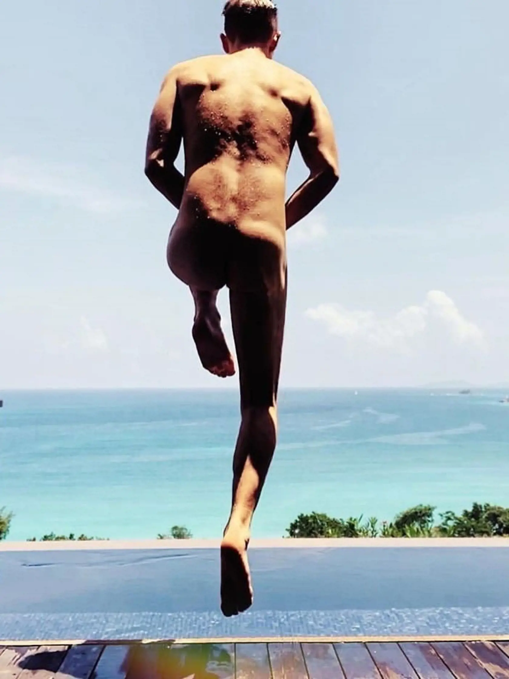 Aj muži sa radi ukazujú. James McVey