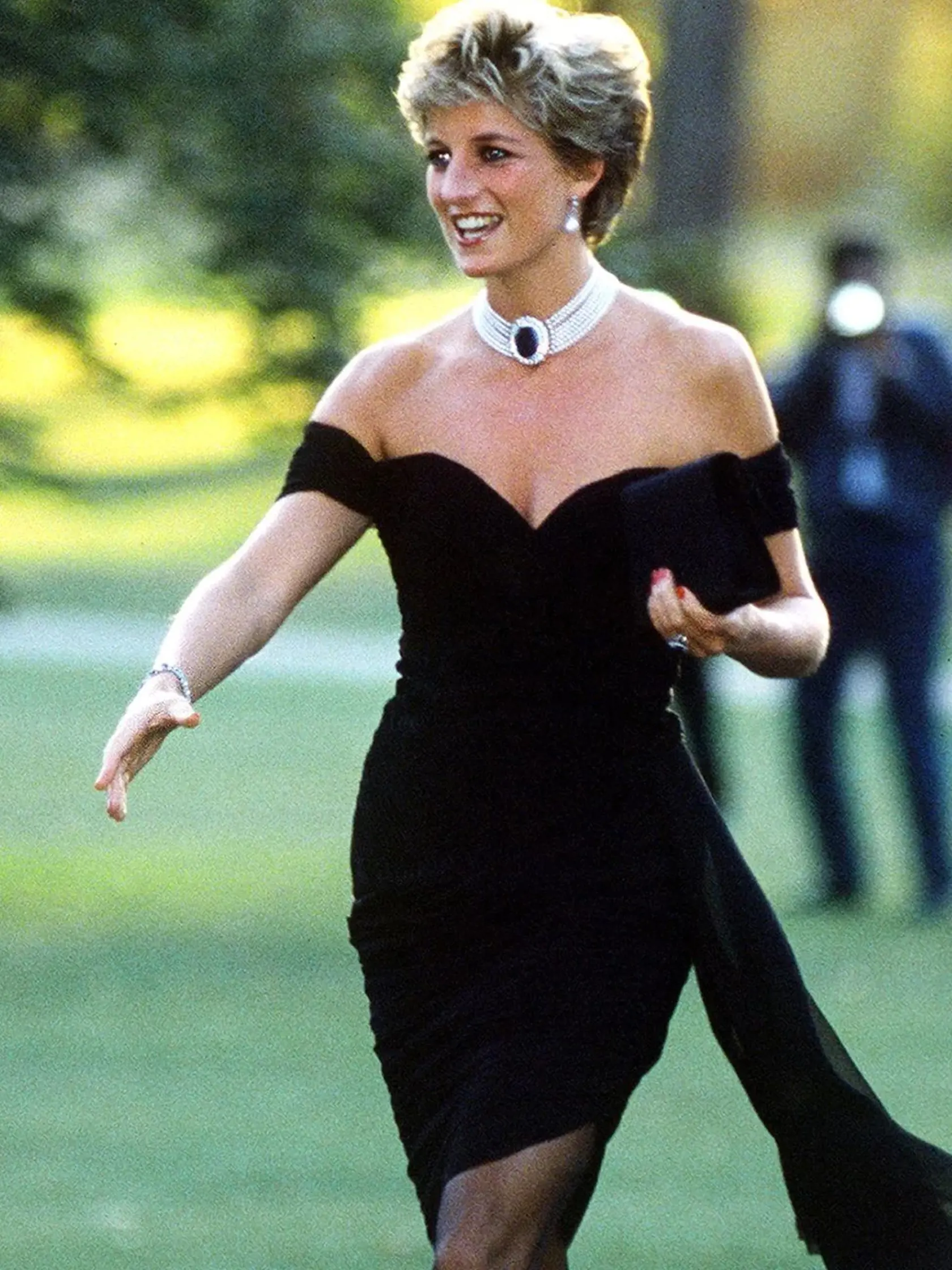 Princezná Diana v šatách známych ako "šaty pomsty" z roku 1994.