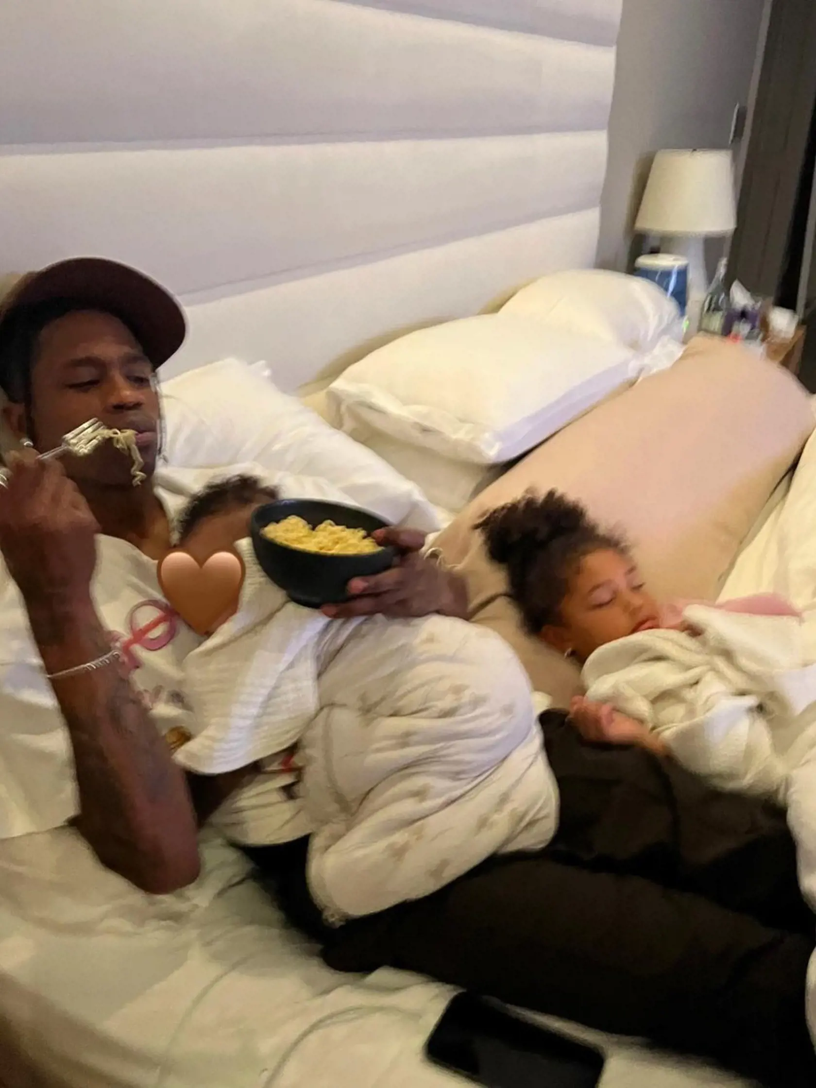Napriek mladému veku žijú Kylie aj Travis pre rodinu.