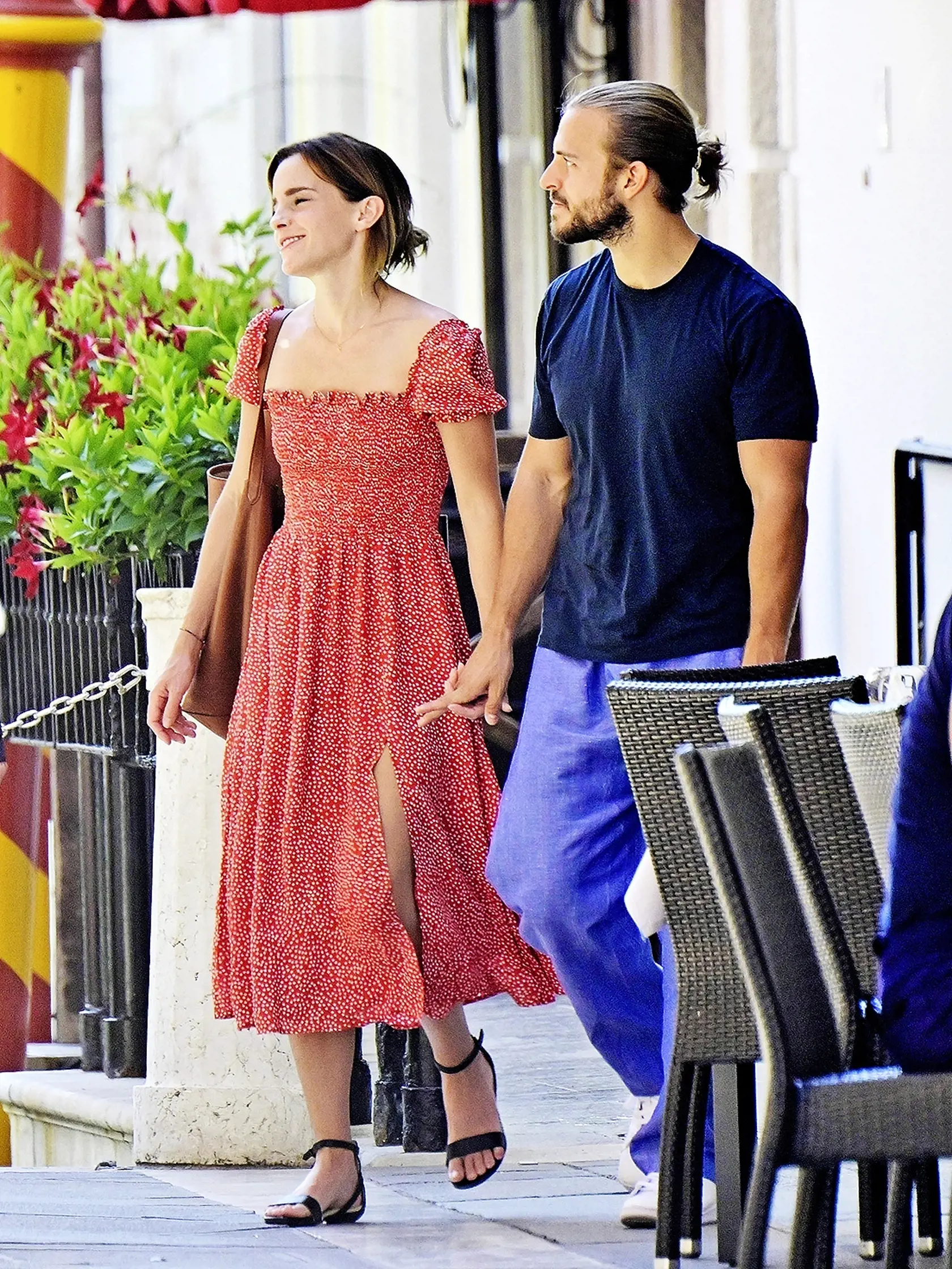 Emma Watson a Brandon Green na prechádzke v Benátkach.
