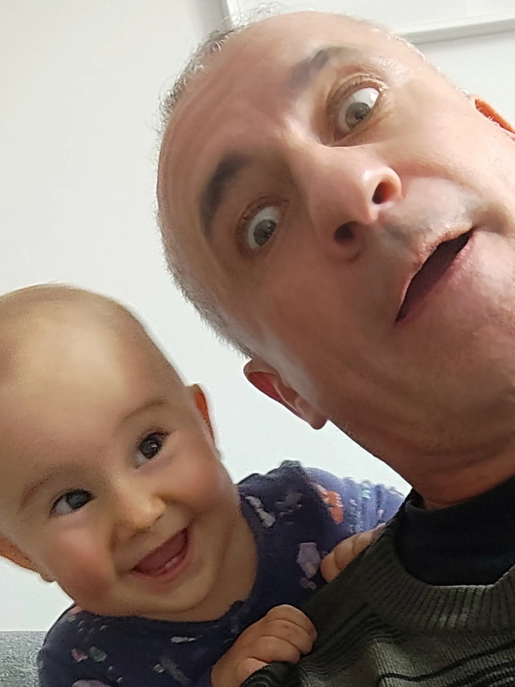 Z niekdajšieho "kakaovníka" či Bélu z Mafstory je dnes pyšný dedko. Jeho staršej dcére sa narodila malá Agátka.