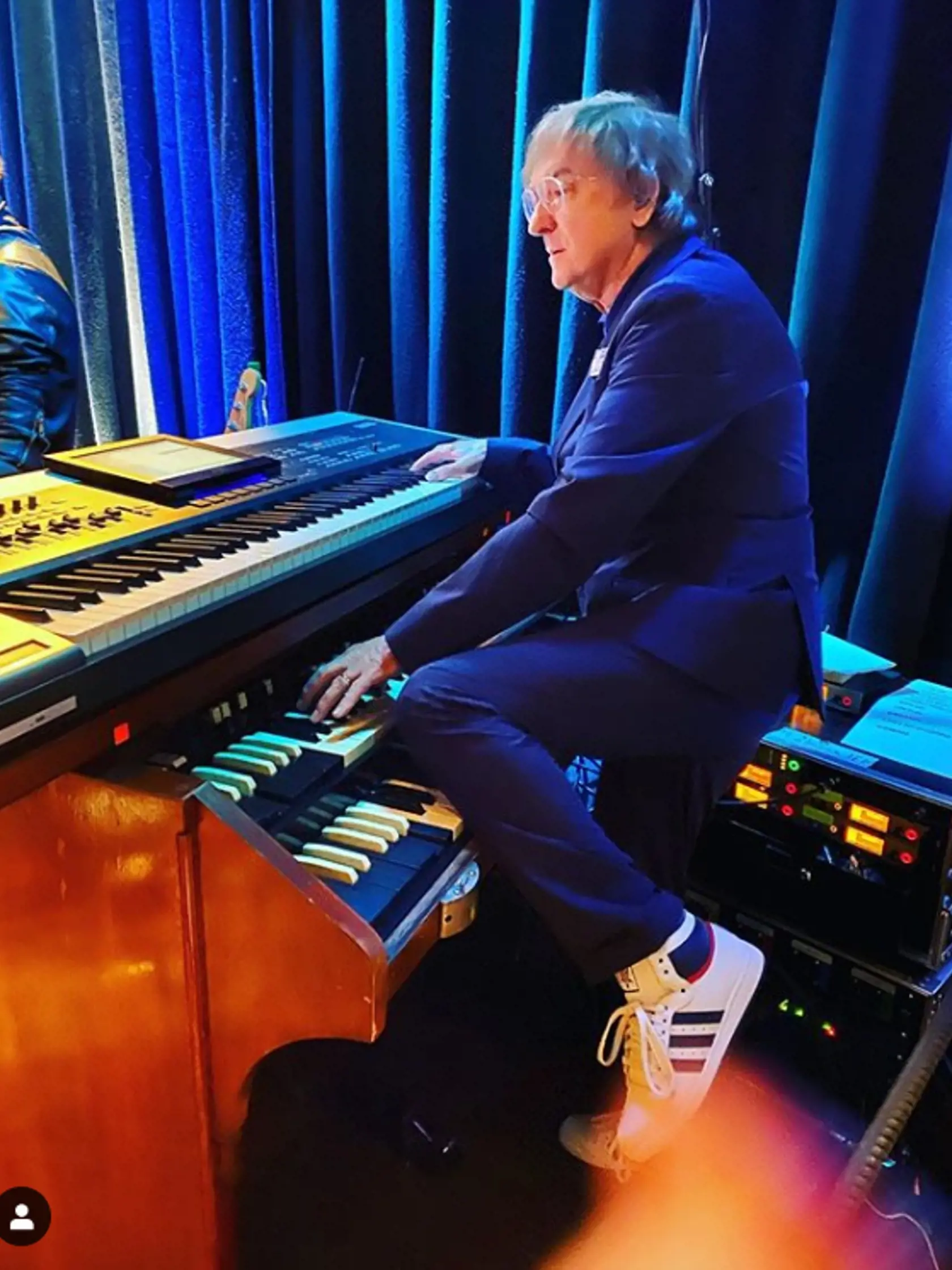 Meky Žbirka a jeho štýlové tenisky známej značky, ktorú mal v obľube.