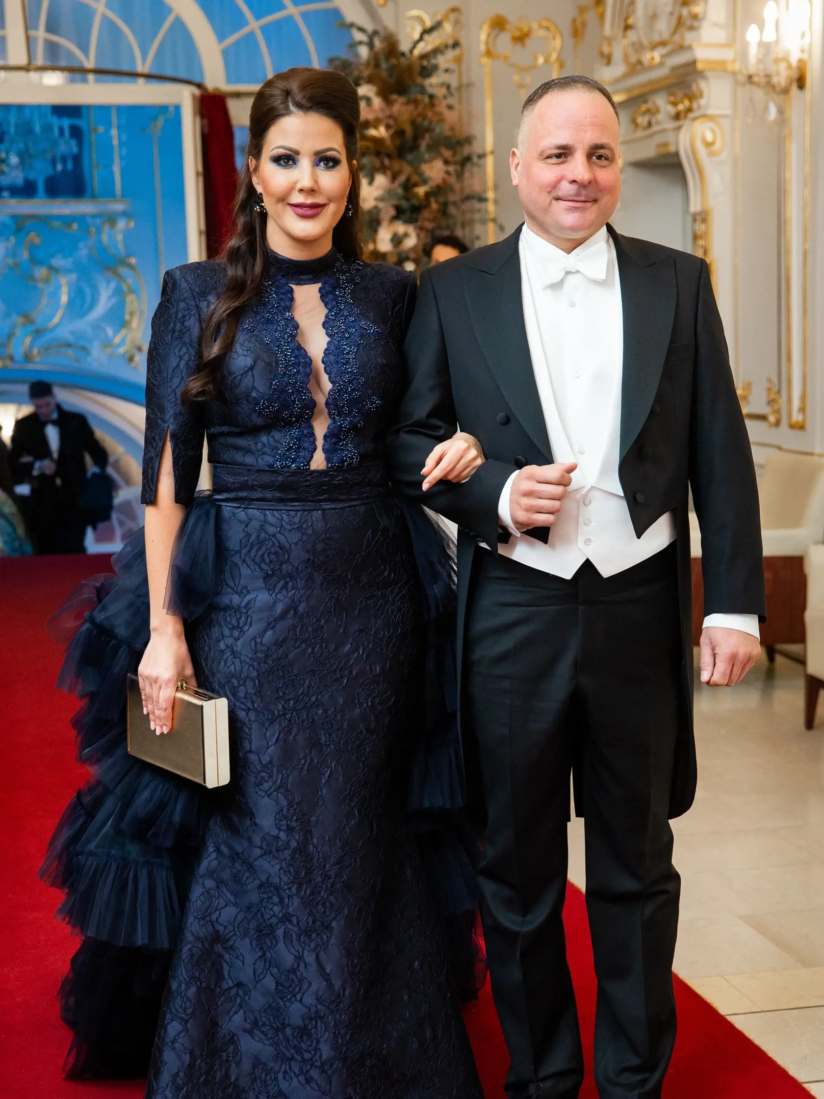 Po rozchode s matkou svojho syna bol istý čas sám, no jeho srdce si napokon získala krásna zubná lekárka Lucia Piteková, rodáčka z Banskej Štiavnice. Ich vzťah došiel do svojho cieľa zhruba po troch rokoch, no bratislavský župan dlho nesmútil. Už začiatkom minulého leta sa zapozeral do Miroslavy Valovičovej.