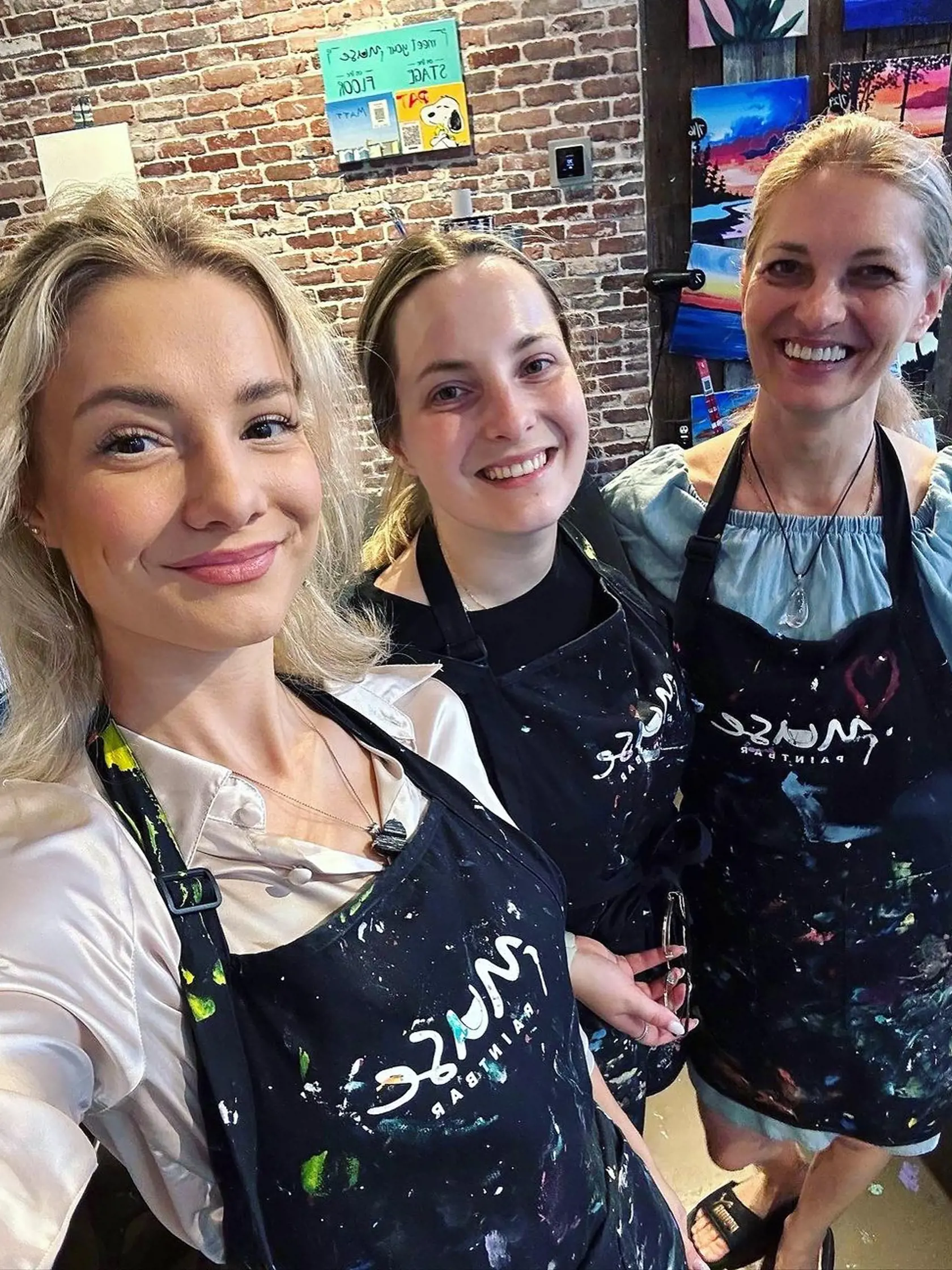 Mirka s maminou a sestrou navštívili paintbar.