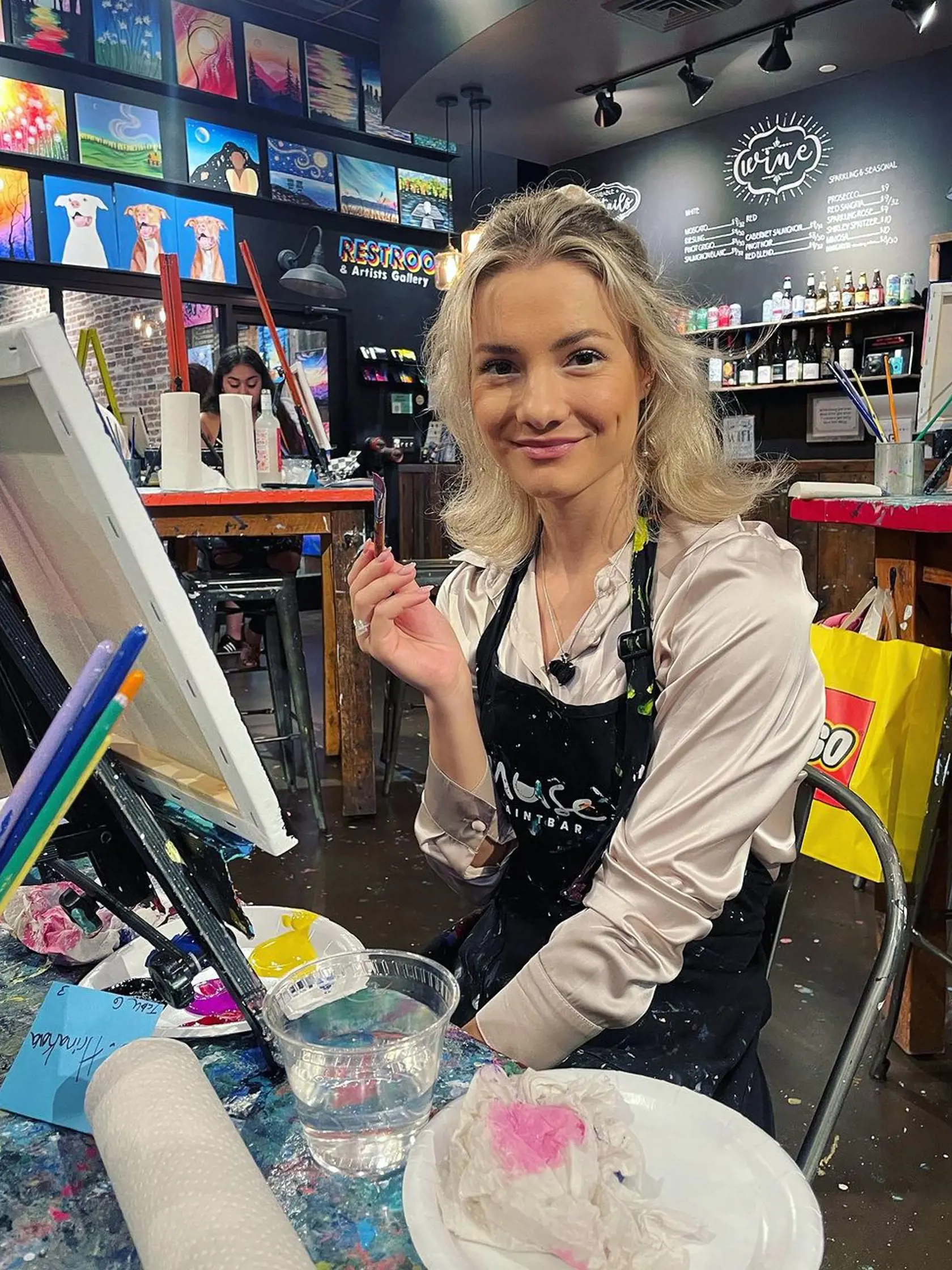 Mirka s maminou a sestrou navštívili paintbar.