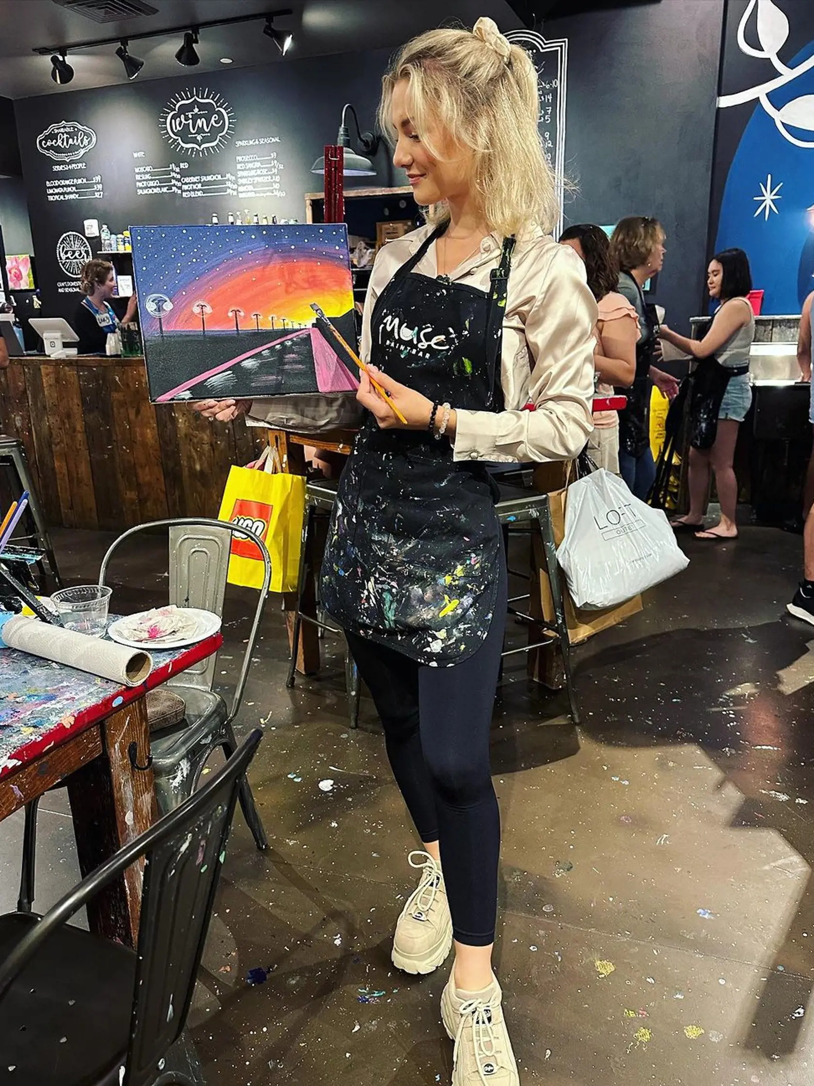 Mirka s maminou a sestrou navštívili paintbar.