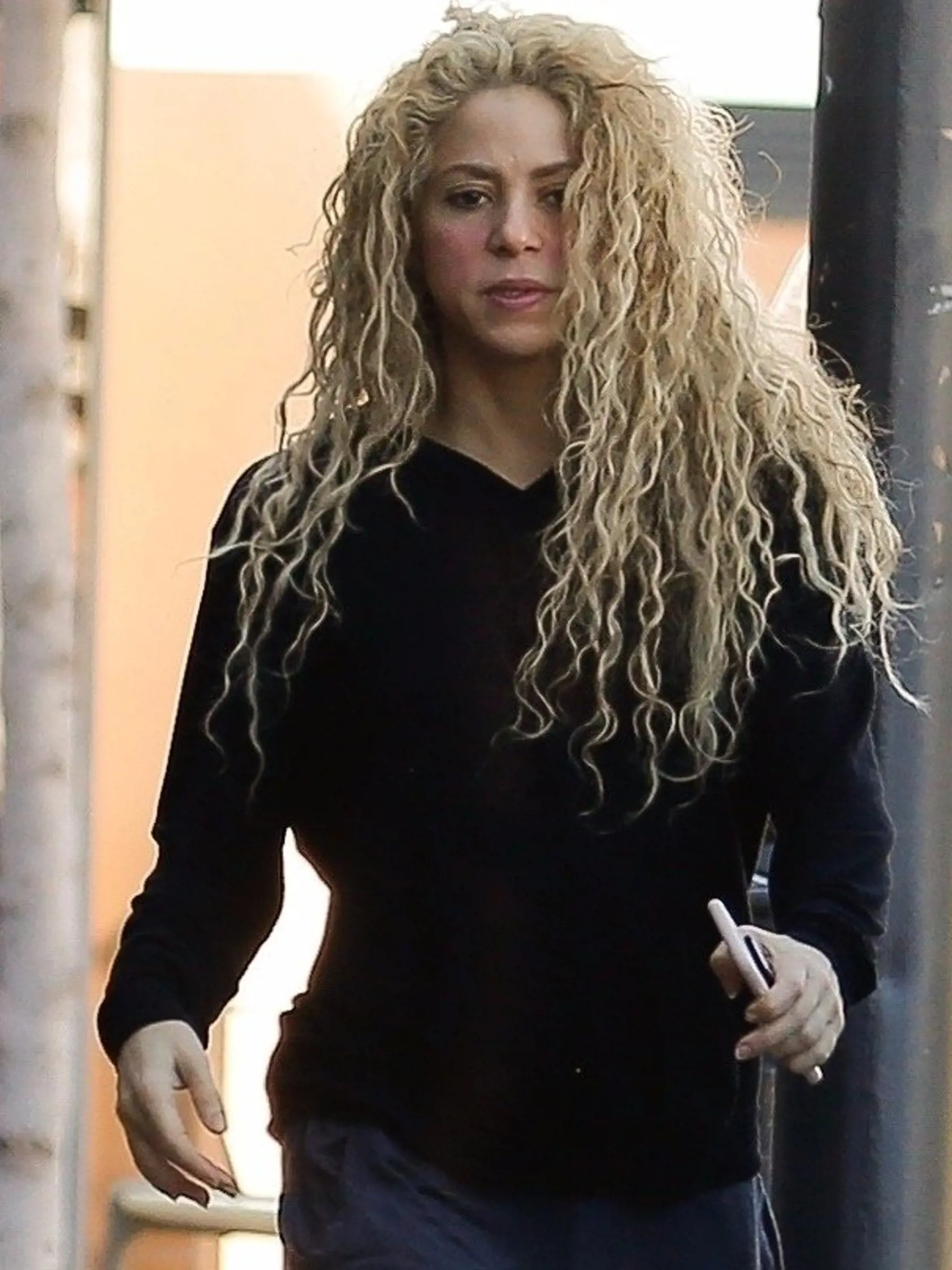 *EXCLUSIVE* ** RIGHTS: WORLDWIDE EXCEPT IN SPAIN ** Barcelona, SPAIN  - Singer Shakira receives a medical visit at her home, as well as the continued visit of her brother Tonino in Barcelona.    Pictured: Shakira    BACKGRID UK 21 NOVEMBER 2017, Image: 355874124, License: Rights-managed, Restrictions: , Model Release: no, Credit line: Profimedia, Xposurephotos