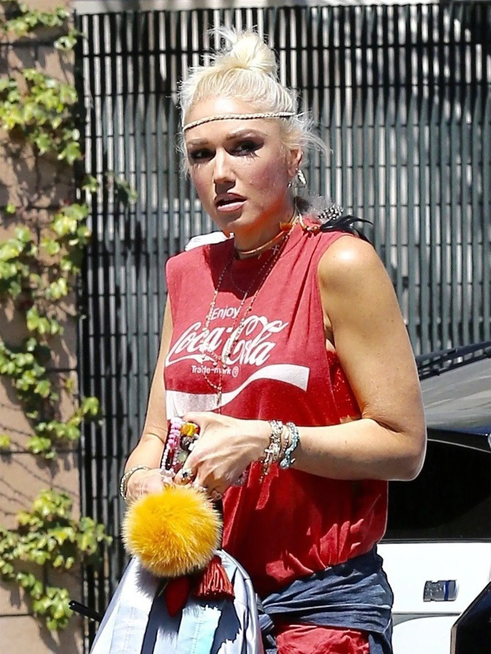 Encino, CA  - *EXCLUSIVE*  - Singer Gwen Stefani was spotted heading inside to get her nails done at Josephine's Nail Boutique in Encino, California.    Pictured: Gwen Stefani        *UK Clients - Pictures Containing Children  Please Pixelate Face Prior To Publication*, Image: 339209042, License: Rights-managed, Restrictions: , Model Release: no, Credit line: Profimedia, AKM-GSI