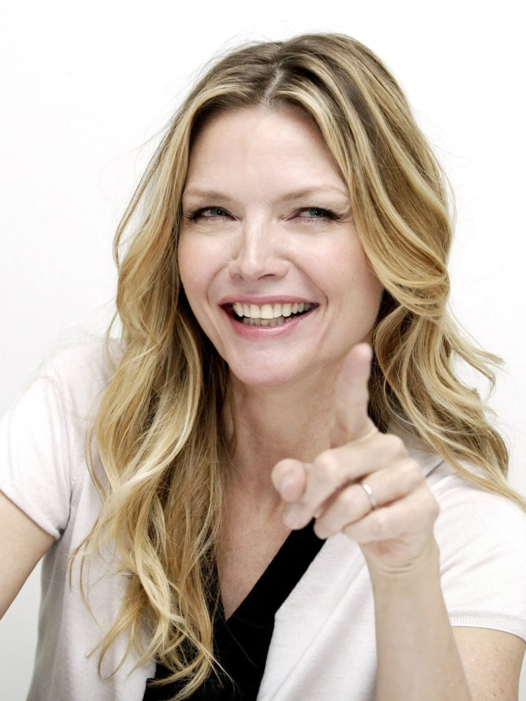 June 15, 2007 - Beverly Hills, California, U.S. - MICHELLE PFEIFFER promotes 'Hairspray.' Michelle Marie Pfeiffer (born April 29, 1958) is an American actress, singer and producer. She began her acting career in 1978 and had her first starring film role in Grease 2 (1982), before receiving mainstream attention for her breakout performance in Scarface (1983). Her greatest commercial successes include Batman Returns (1992), Dangerous Minds (1995), What Lies Beneath (2000) and Hairspray (2007). Pfe