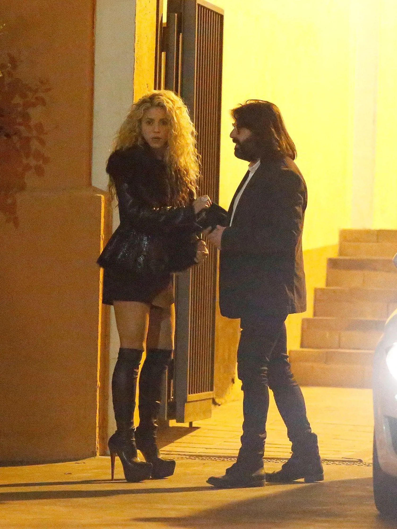 EXCLUSIVE: The singer Shakira looks very happy in the company of boyfriend Gerard Pique during a romantic evening stroll through the streets of Barcelona in the company of his sons Sasha and Milan on November 28, 2016 in Barcelona, Spain. Shakira and Gerard Piquï¿½ are seen leaving after enjoying the gala held by the Catalan sports federation where Gerard Pique has received the award as the best Catalan Footballer. Pictured: Shakira, Image: 306968239, License: Rights-managed, Restrictions: -ESP,