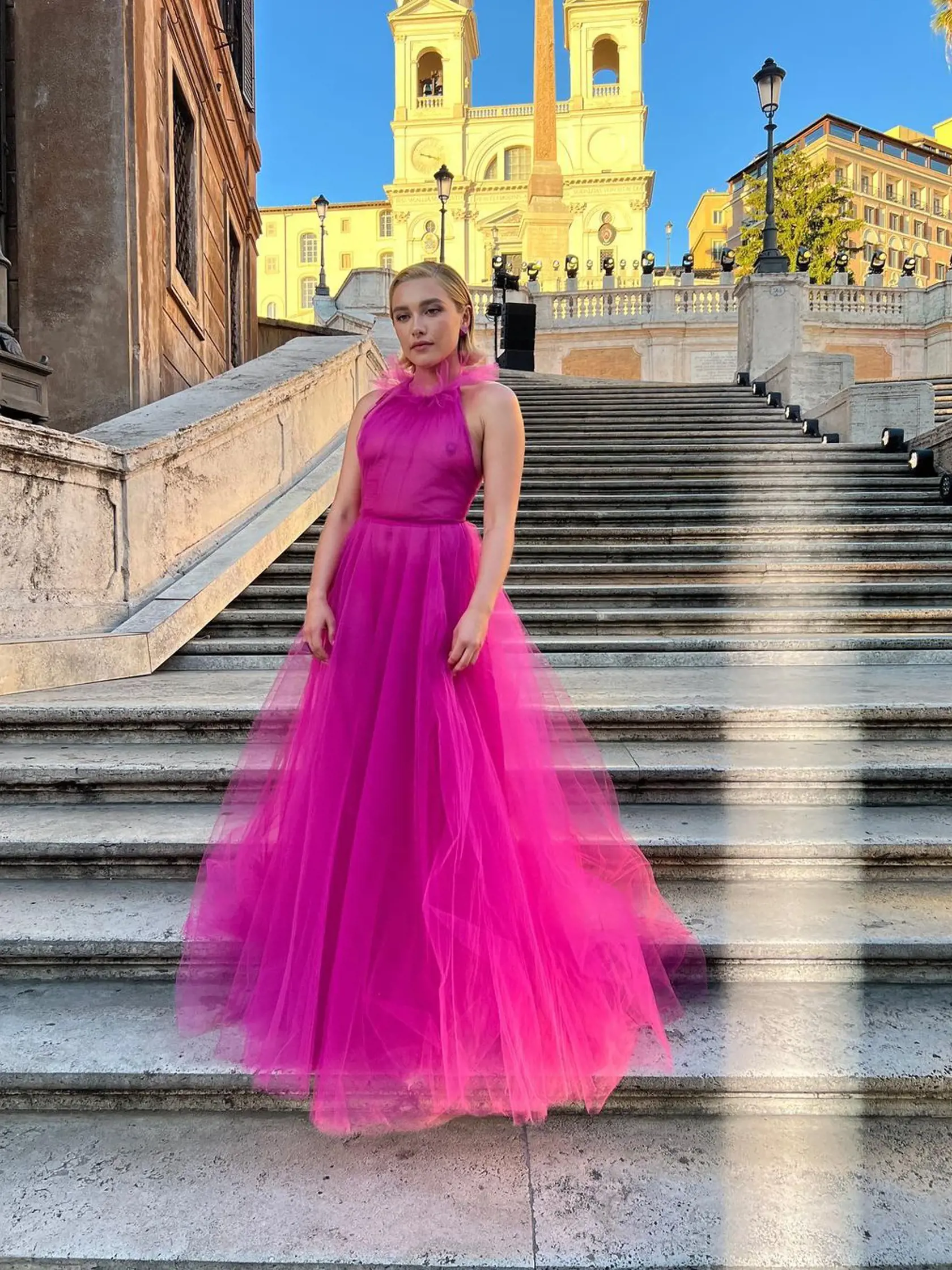 Florence Pugh sa s ružovou má rada.