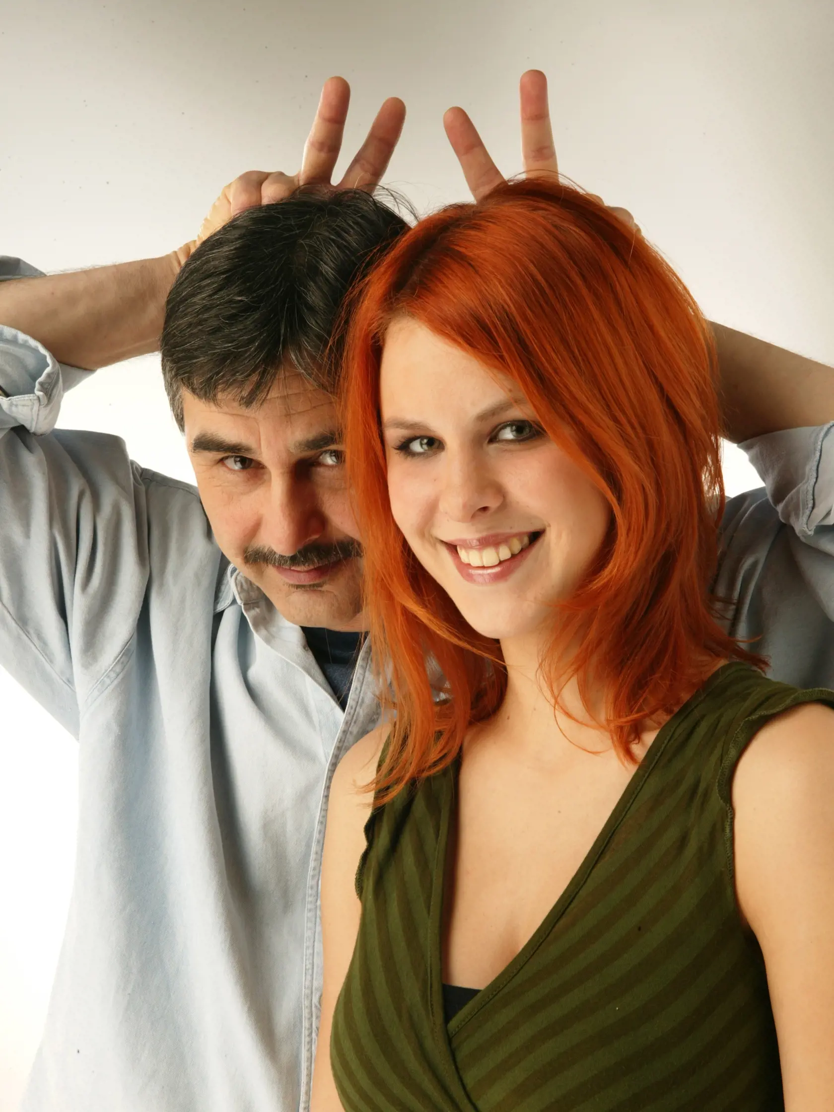 Boris Farkaš, herec, Kristína farkašová, herečka, otec a dcéra, rodinný seriál Rodinné tajomstvá
foto: Lýdia Jušková 
uverejnené: Báječná Žena 46/2005
pôvodný súbor:a titulka01.eps