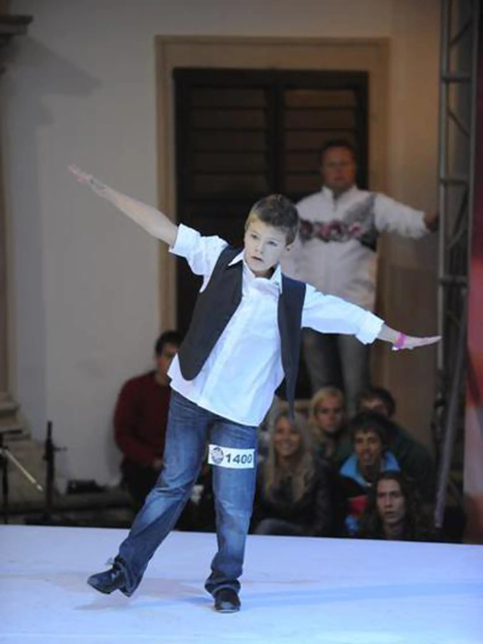 Tobias Kosis (11)
- step