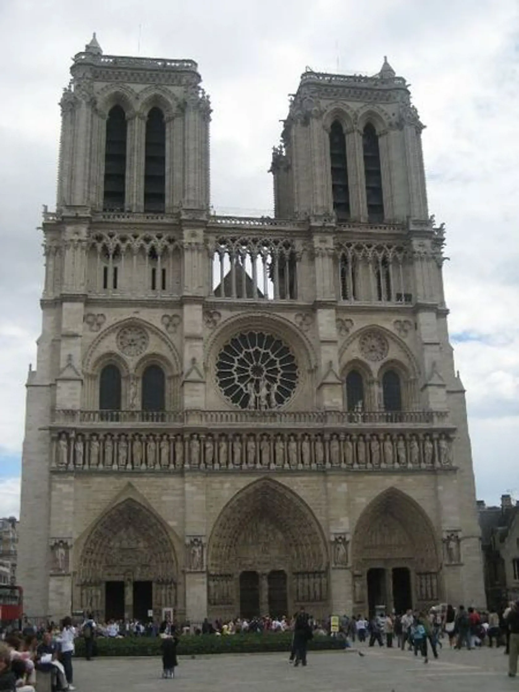 Výstavba
katedrály
Notre Dame
trvala
neuveriteľných
171 rokov.