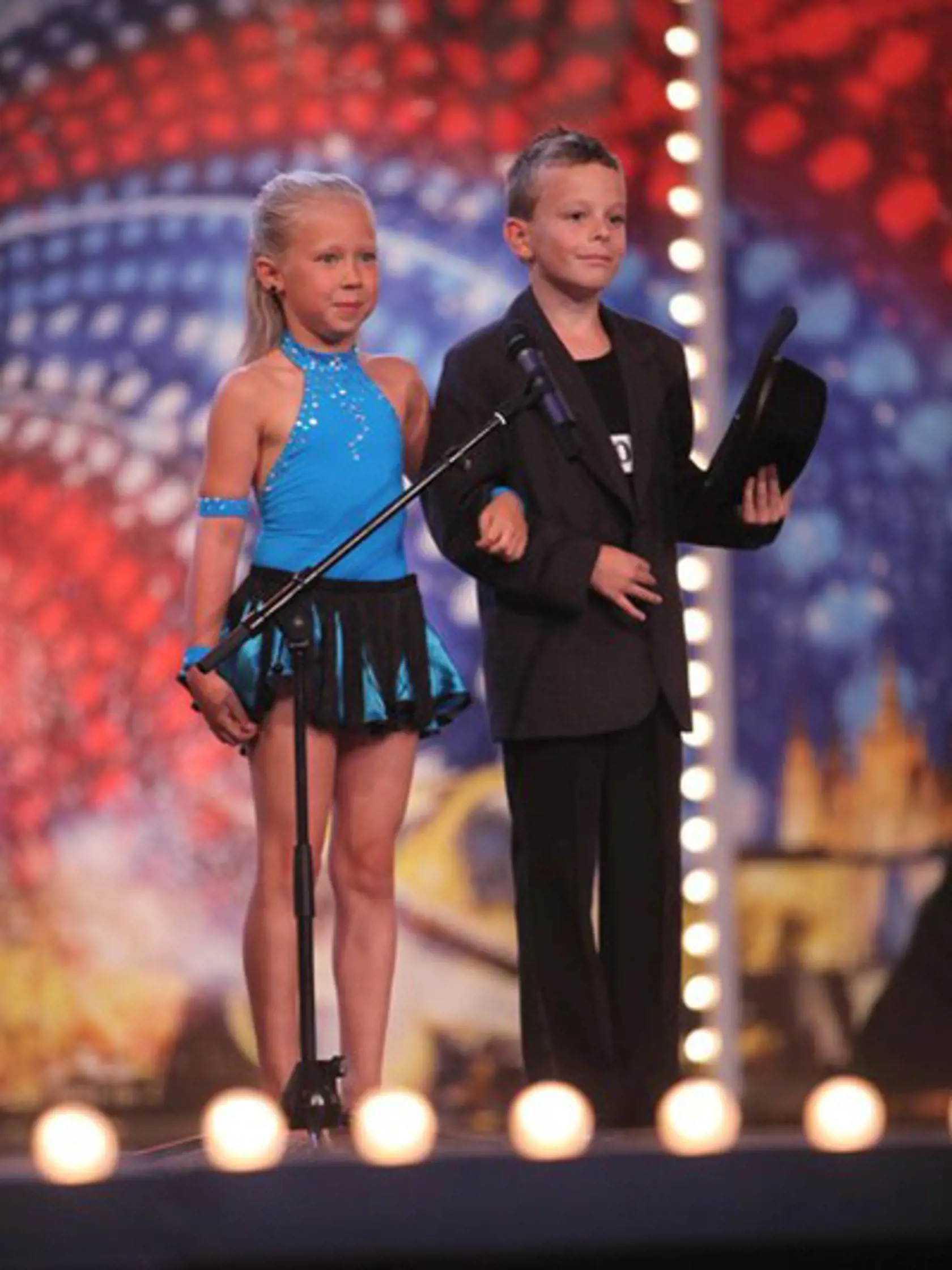 VANESA ŠANKOVÁ A MAREK
PEŤKO
8- a 9-roční tanečníci štandardných
a latinskoamerických
tancov budú neúnavne
drať topánky, aby sa prepracovali
až do finále.