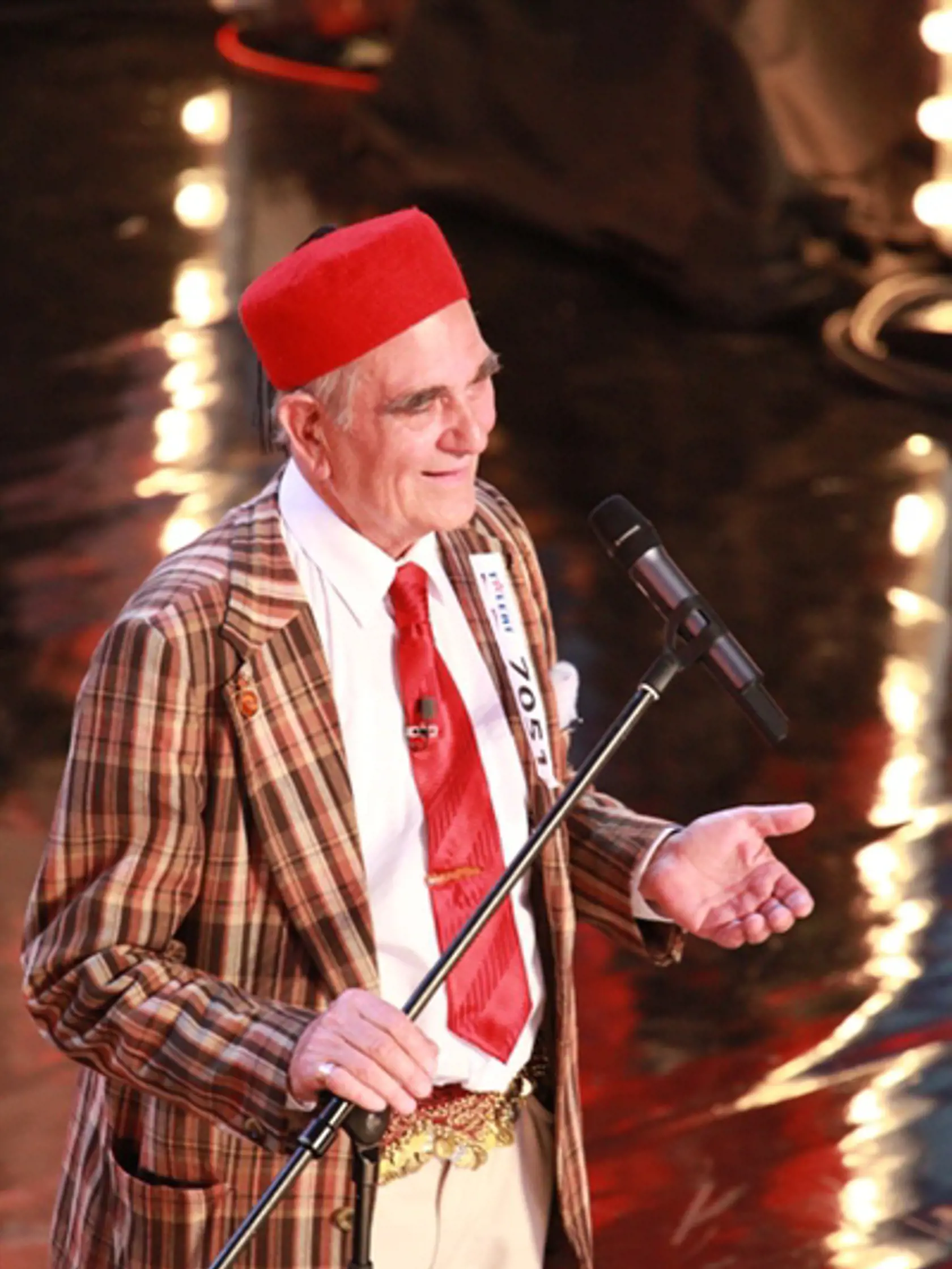 ZDENĚK KOŽUŠNÍK
Takmer 80-ročný kúzelník
do svojich trikov zapojil aj
porotcov.