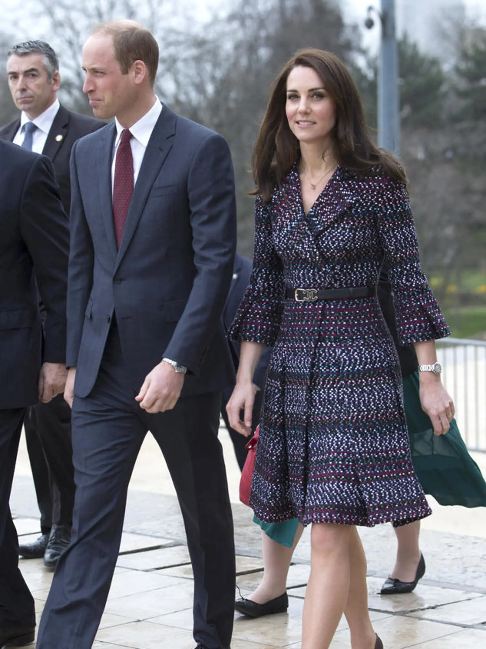 Prince William & Kate Middleton: Svoje problémy vraj majú za sebou aj Kate Middleton a princ William. Šepká sa, že manželskú poradňu navštevovali v čase, keď mali prvé dve deti a priveľa povinností. Pomohlo im to prekonať pocit zviazanosti.