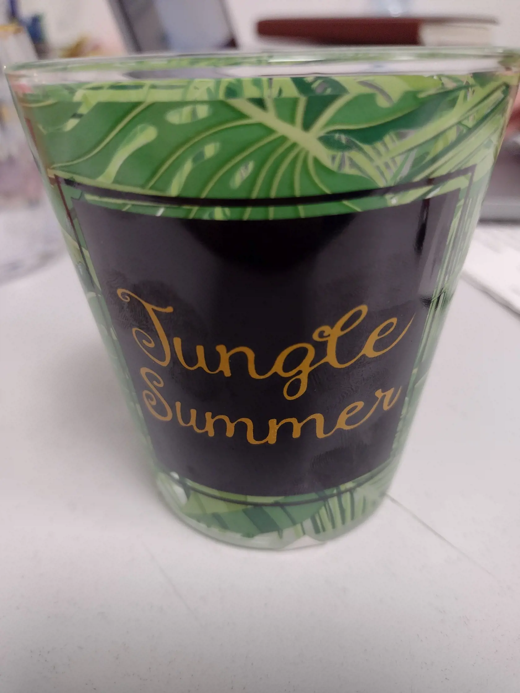 Hlásenie o nevyhovujúcom výrobku: Sklenený pohár Jungle Summer s obsahom kadmia a olova