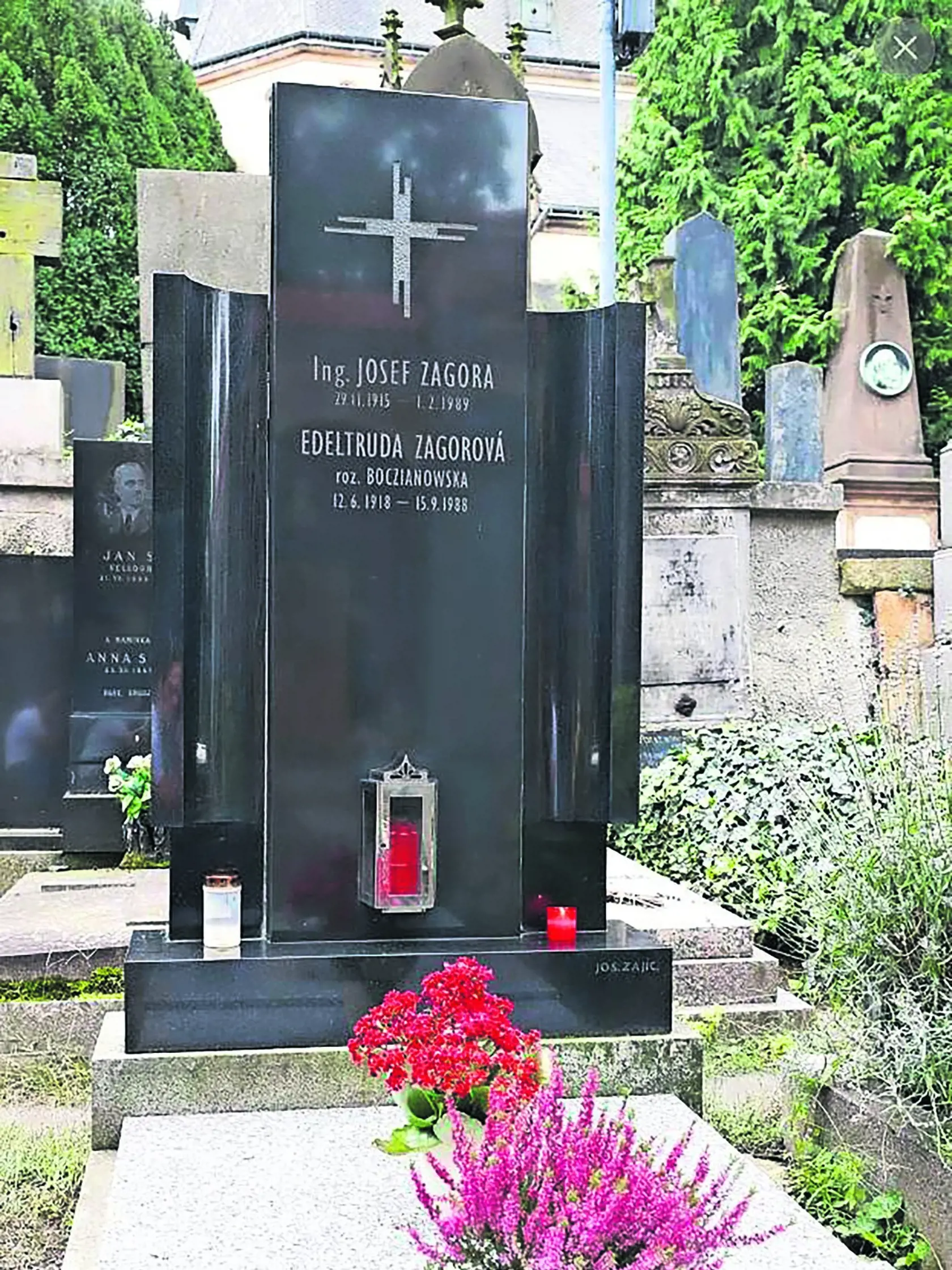 Hrob na cintoríne Vyšehrad, kde sú pochovaní rodičia Hany Zagorovej.