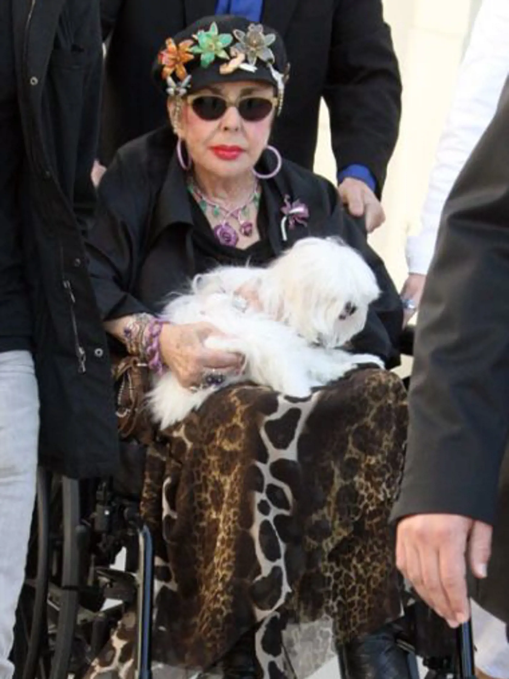 Elizabeth Taylor in Beverly Hills with her dog  Los Angeles, California - 18.04.08  ***Only Available for Publication in UK, Not Available for Rest of the World***  Credit: (Mandatory): revolutionpix/WENN