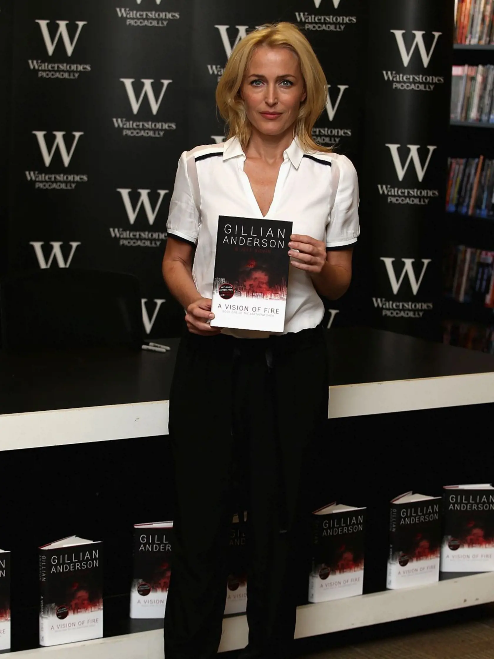 Gillian Anderson je aj spisovateľka.