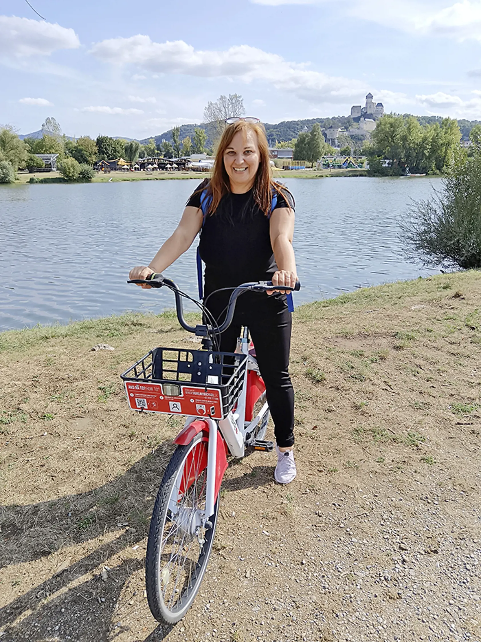 My sme boli na cyklovýlete koncom septembra a bol to začiatok jesene. Ale bicyklovať sa dá po celý rok.