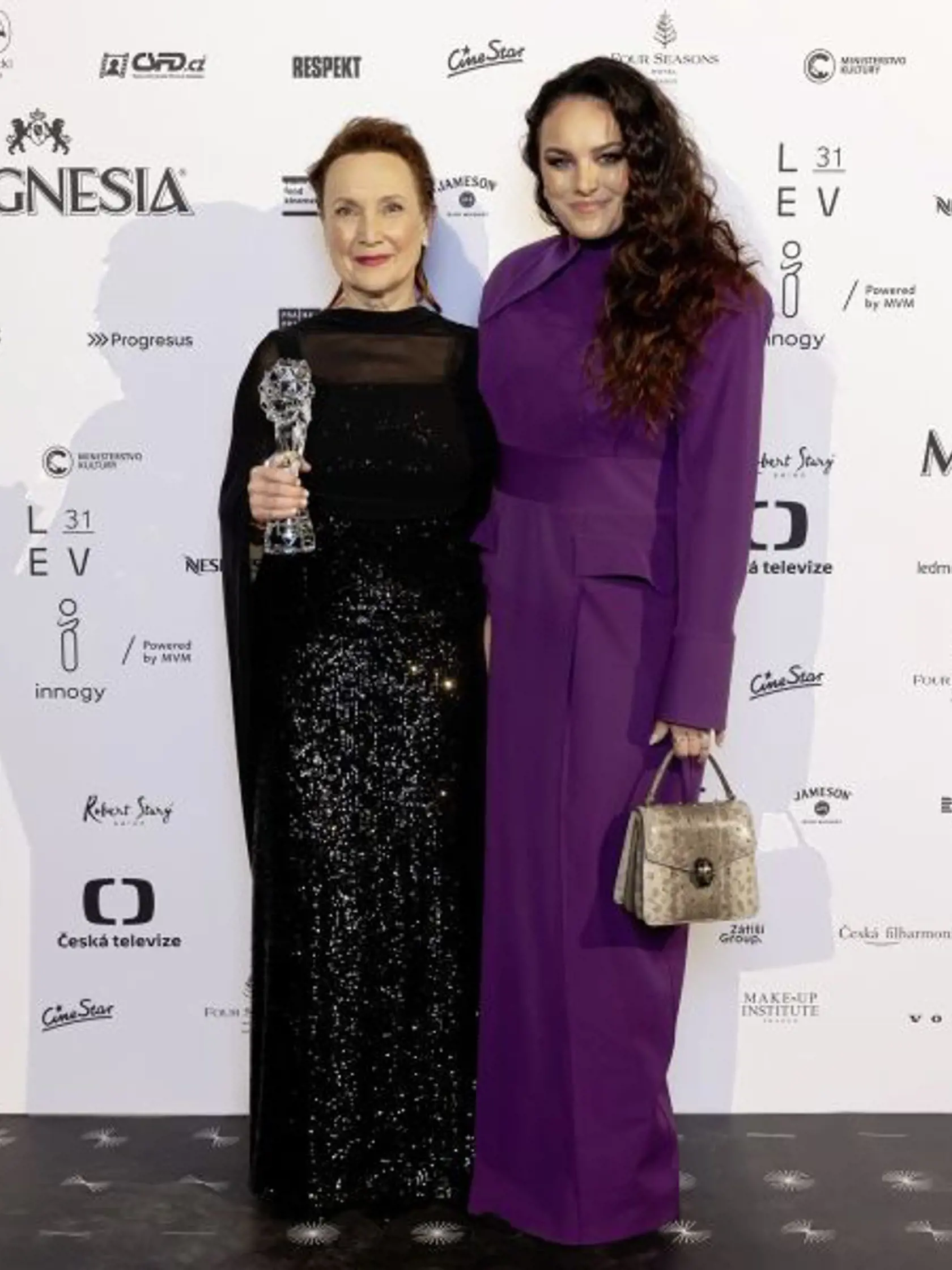 Milena Steinmaslová získala leva ako najlepšia herečka vo vedľajšej úlohe. Ewa sa tešila spolu s ňou.