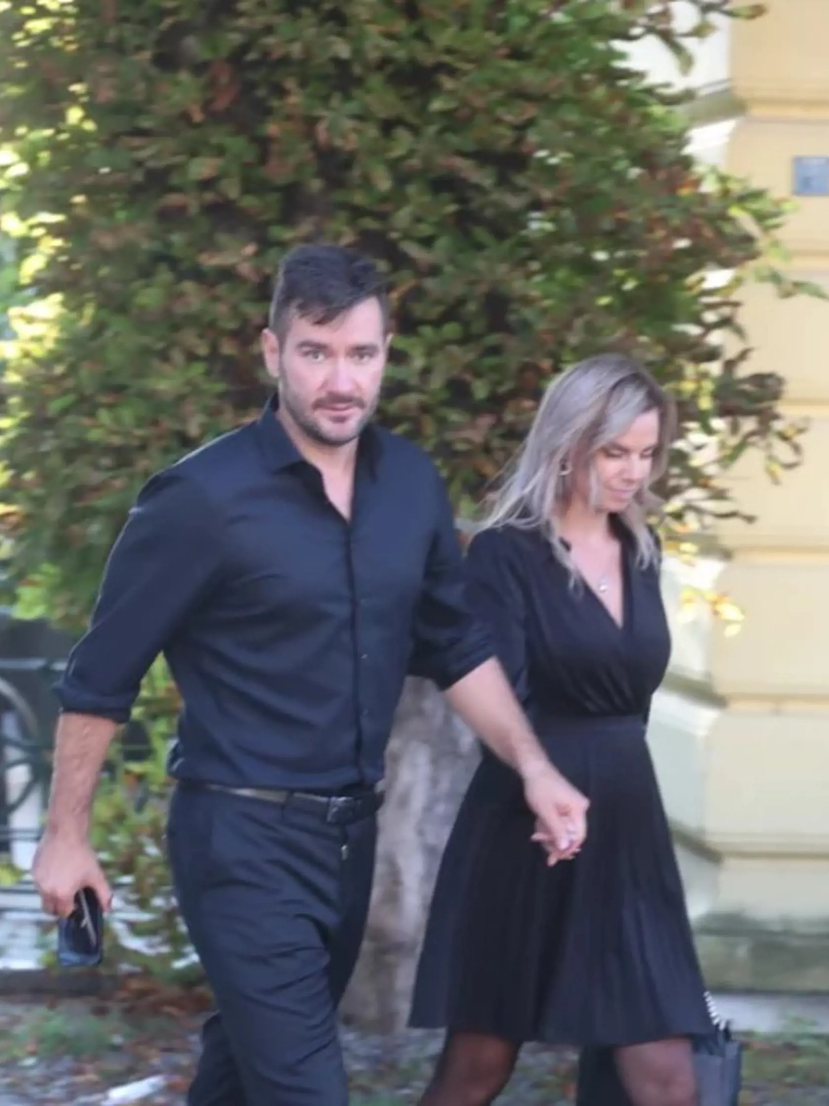 Hudobní Marek Ztracený neprehovoril ani cestou do kostola a aj po kare sa tváril veľmi vážne a smutne. Smrť Hany Zagorovej, s ktoru spieval, sa ho vraj veľmi bolestne dotkla.