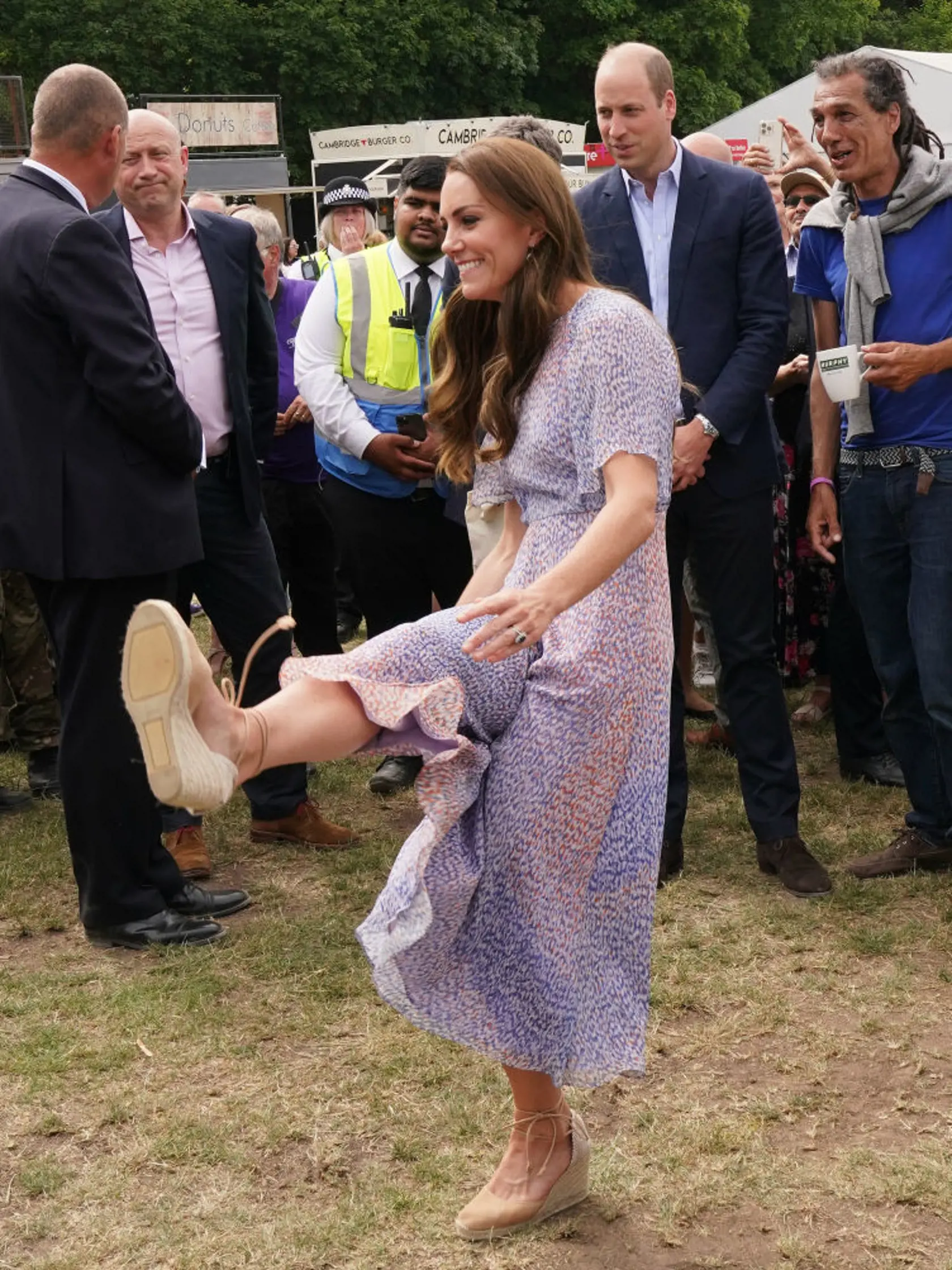 Vojvodkyňa Kate si zahrala futbal.
