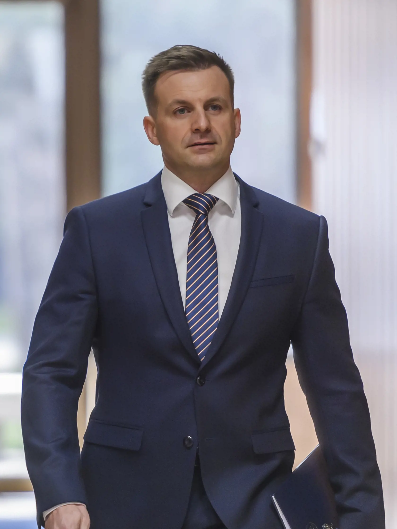 Na snímke vedúci Úradu vlády SR Juraj Gedra prichádza na 23. rokovanie vlády SR v Bratislave 13. marca 2024. FOTO TASR - Jaroslav Novák