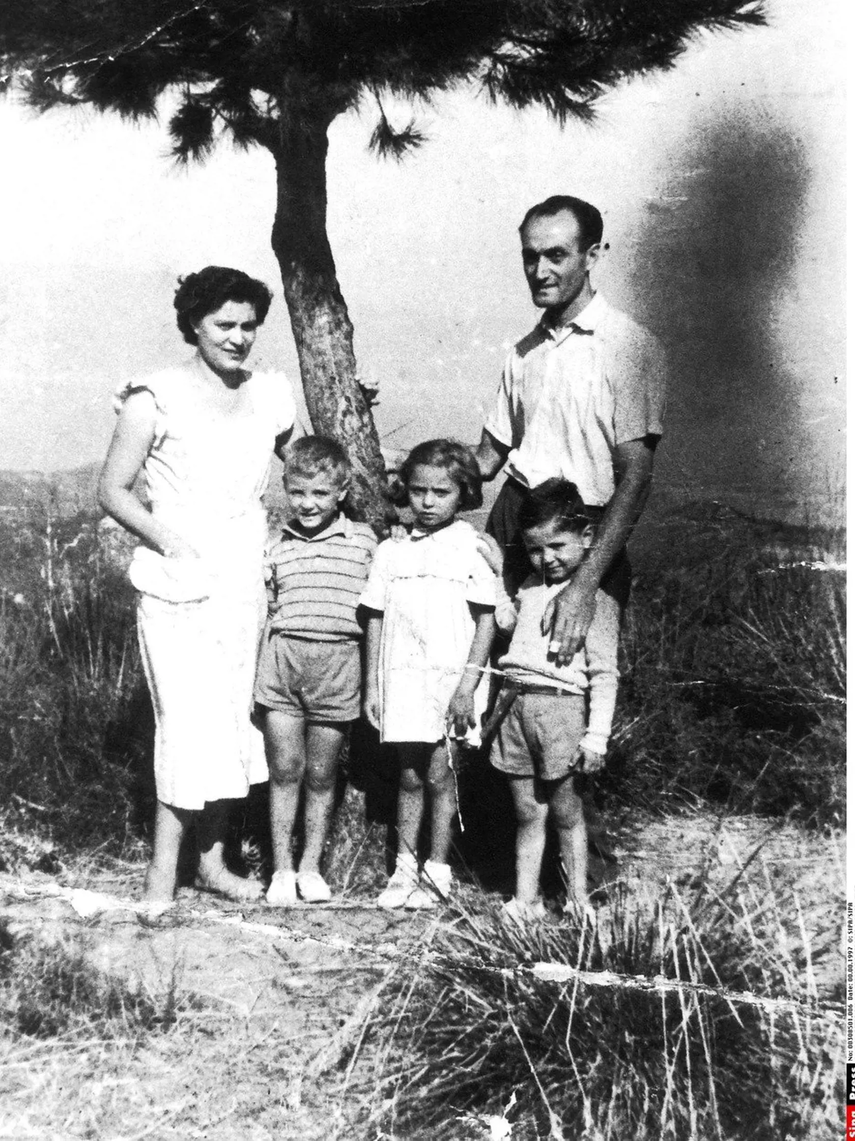 Narodila sa v roku 1955 v Taliansku ako najmladšia zo štyroch detí.