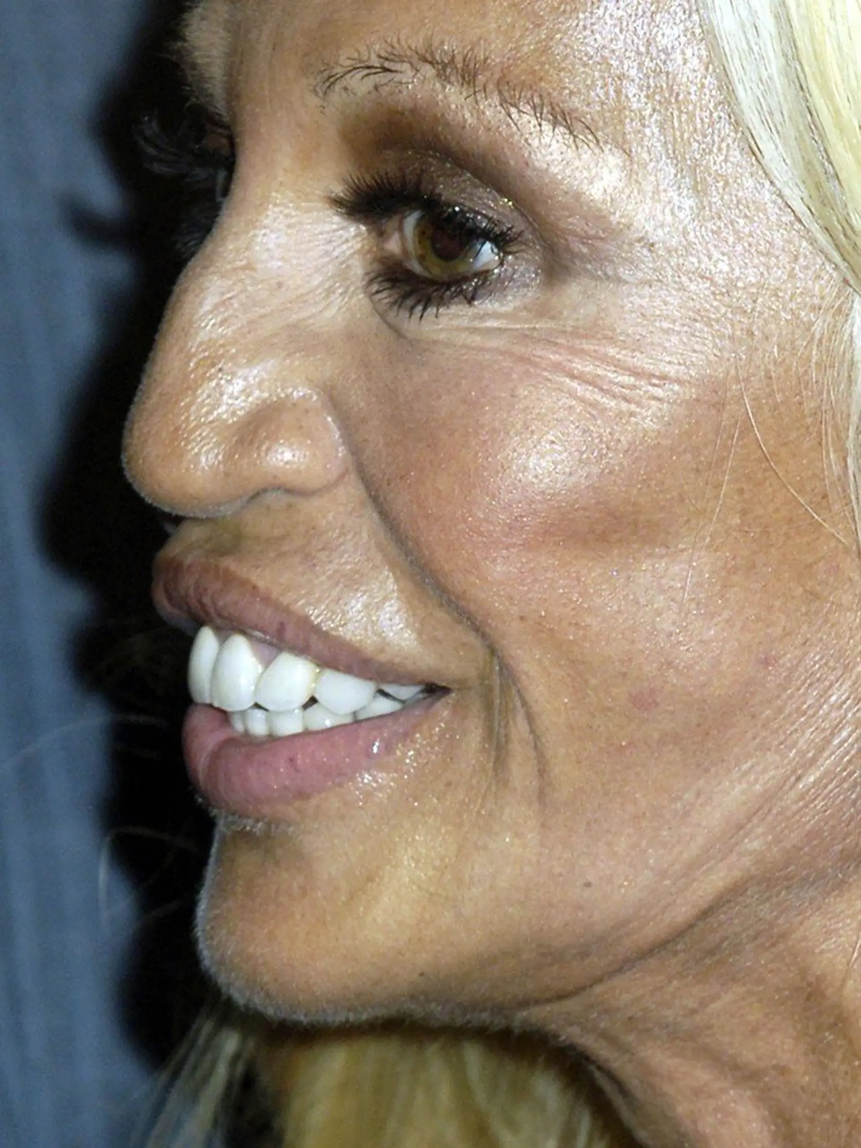 D 67275-28  Donatella Versace .  . Fashion designer Donatella Versace arriving at a party celebrating the 21st Anniversary of Elle at Versace, Knightsbridge, London. 07/09/2006, Image: 220297742, License: Rights-managed, Restrictions: , Model Release: no, Credit line: Profimedia, TEMP Camerapress