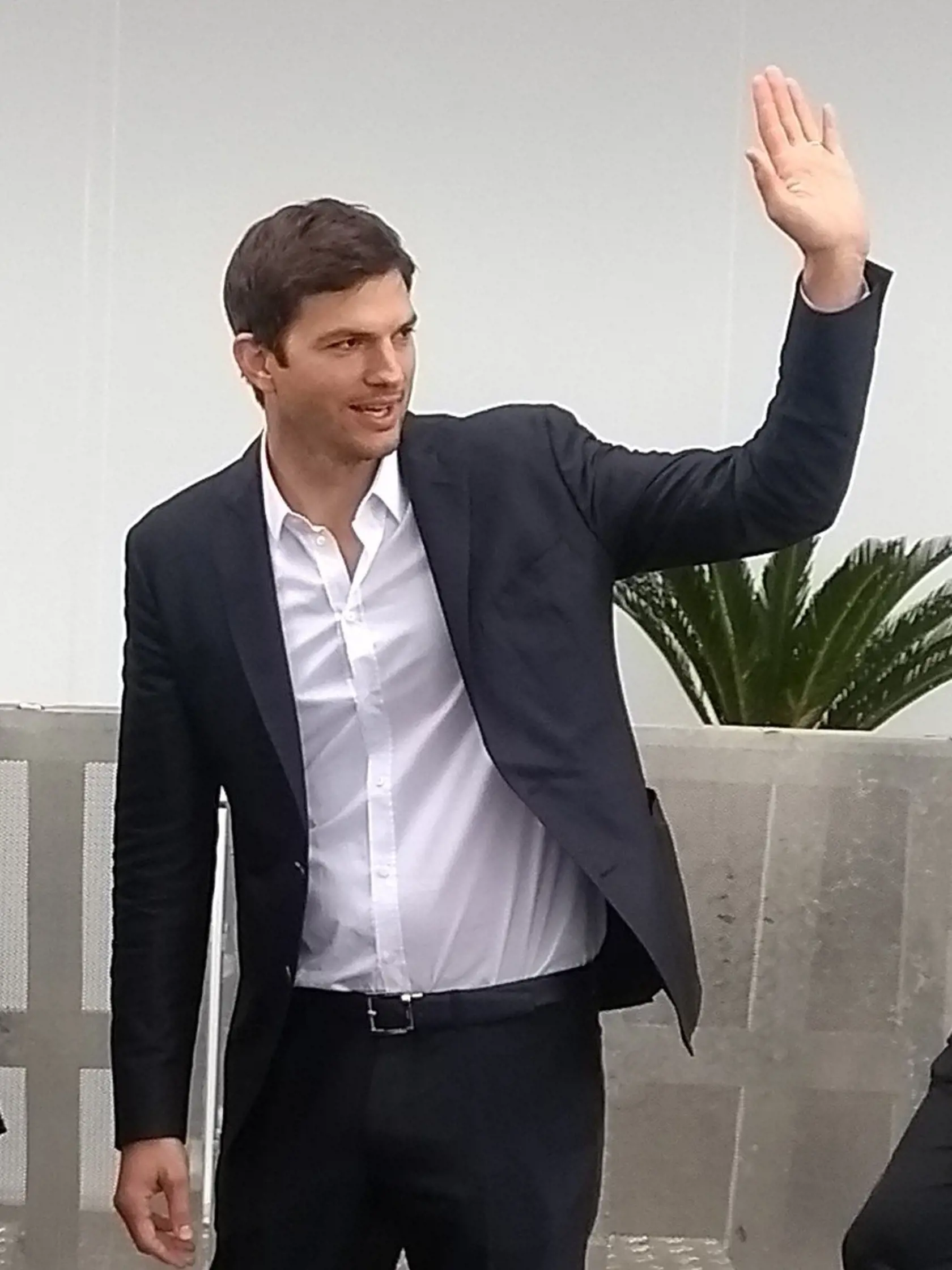** RIGHTS: WORLDWIDE EXCEPT IN BRAZIL ** Rio de Janeiro, BRAZIL  - A listers Chris Rock and Ashton Kutcher get ready to attend the vow renewal of Madonna's manager Guy Oseary and his model wife Michelle Alves.    Pictured: Ashton Kutcher    BACKGRID USA 24 OCTOBER 2017, Image: 353784121, License: Rights-managed, Restrictions: , Model Release: no, Credit line: Profimedia, AKM-GSI