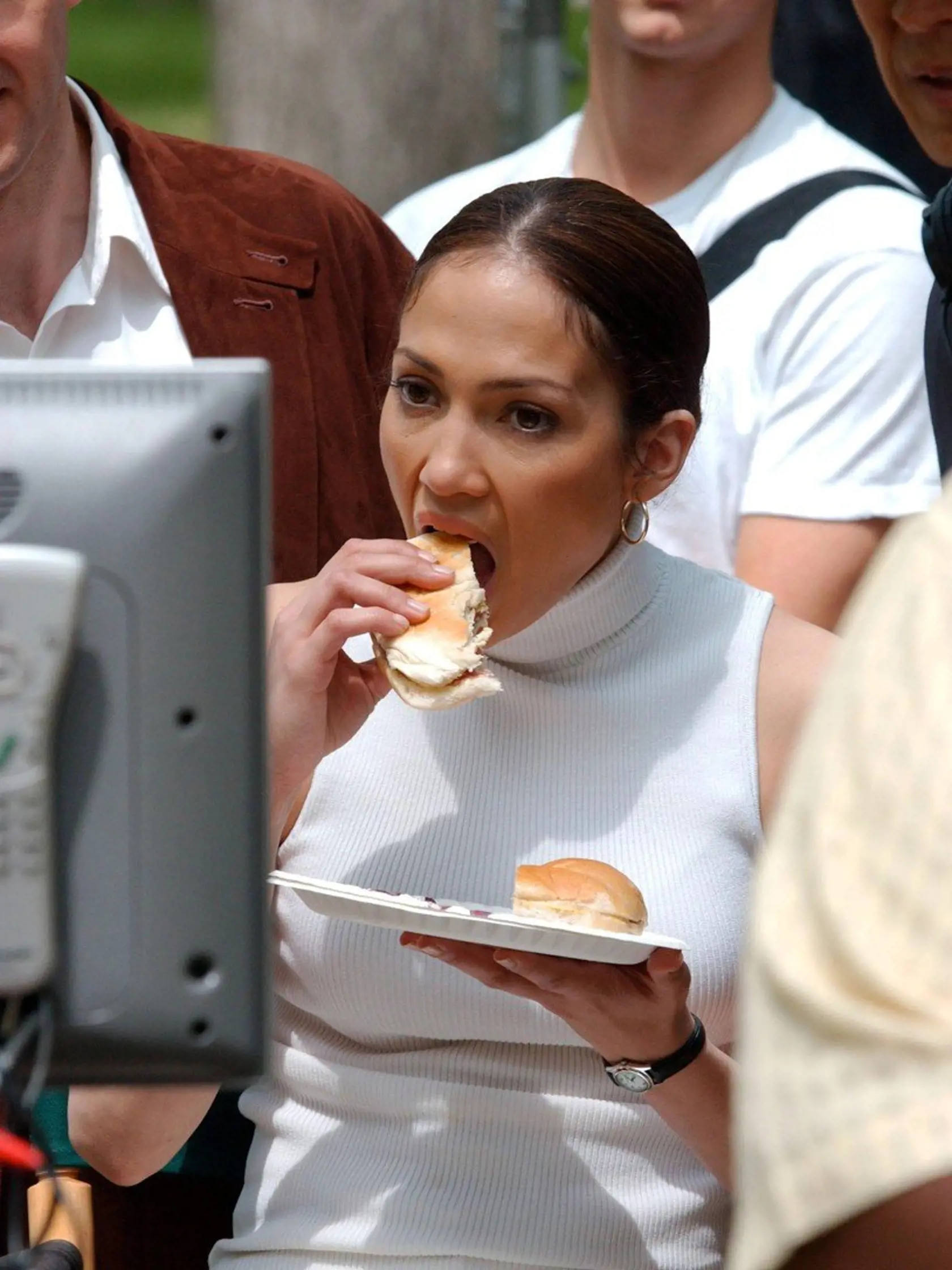 KNIVES OUT AS JLO AND MADONNA BATTLE OVER SAME CHEF    It would seem that the knives are well and truly out between Madonna and Jennifer Lopez.    According to gossip the two stars are currently battling it out to try and secure the services of up-and-coming Italian chef Mattia Poggi.    The two dining room divas both allegedly want Poggi to cook for them at special events.    The crunch, however, and what has caused the argument to bubble to the surface, is the fact that these two occasions cla