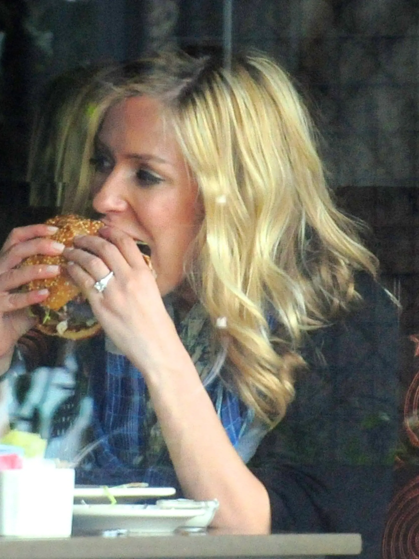 A pregnant Kristin Cavallari chows down on a hamburger while dining with friends at the Cheescake Factory. EXCLUSIVE March 14th, 2012 Beverly Hills, CA, Image: 121610186, License: Rights-managed, Restrictions: 000, Model Release: no, Credit line: Profimedia, NPG