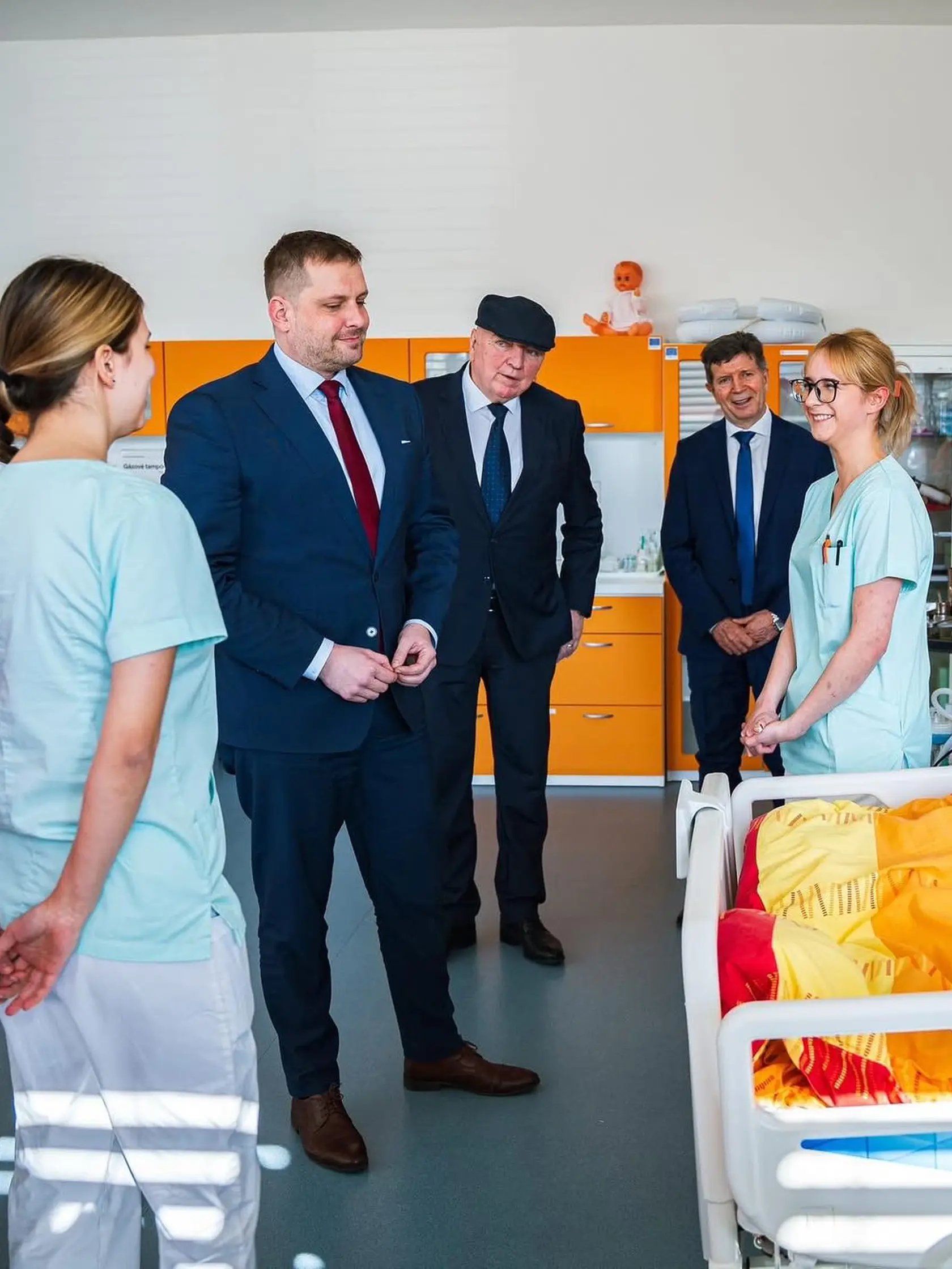 „Dnešný deň patrí všetkým pedagógom, ktorí svojou prácou formujú budúcnosť našej krajiny. Vzdelanie je základom každej spoločnosti, bez neho niet vízie ani pokroku,“ zablahoželal minister Kamil Šaško (Hlas).