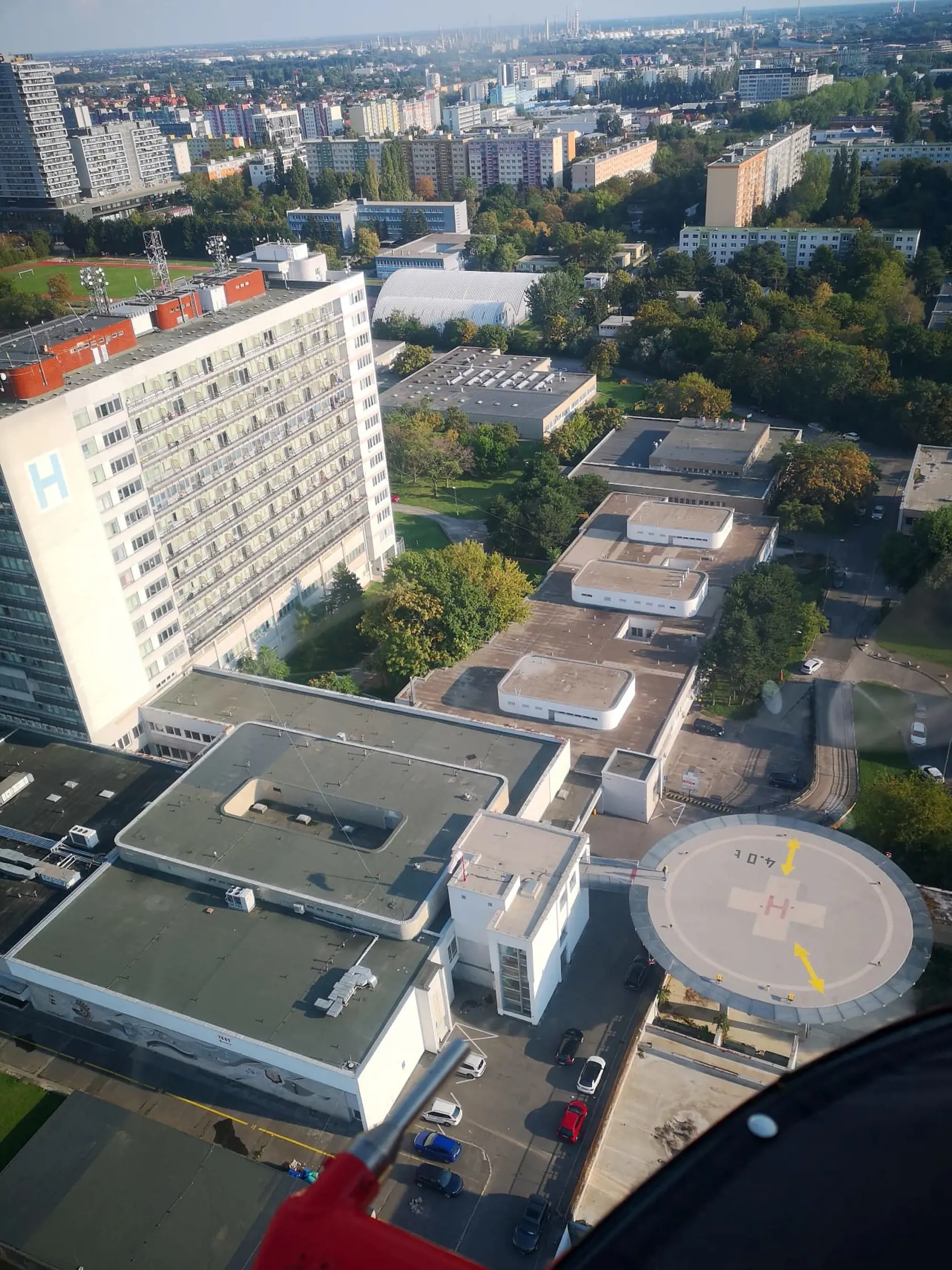 Heliport v Ružinove, kam nakoniec vrtuľník pristál s popáleným mužom.