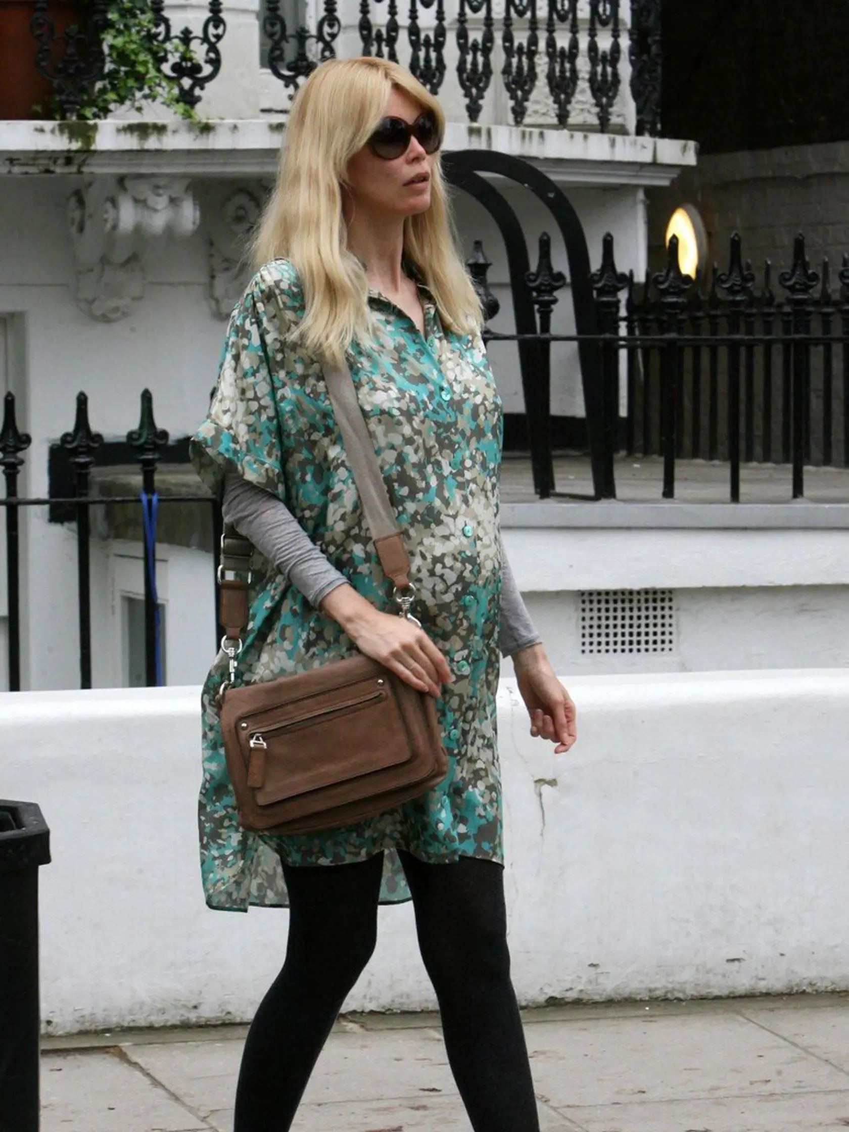 26th April 2010.  Claudia Schiffer seen looking stylish on the school run this morning. London., Image: 62626747, License: Rights-managed, Restrictions: , Model Release: no, Credit line: Profimedia, Goff Photos